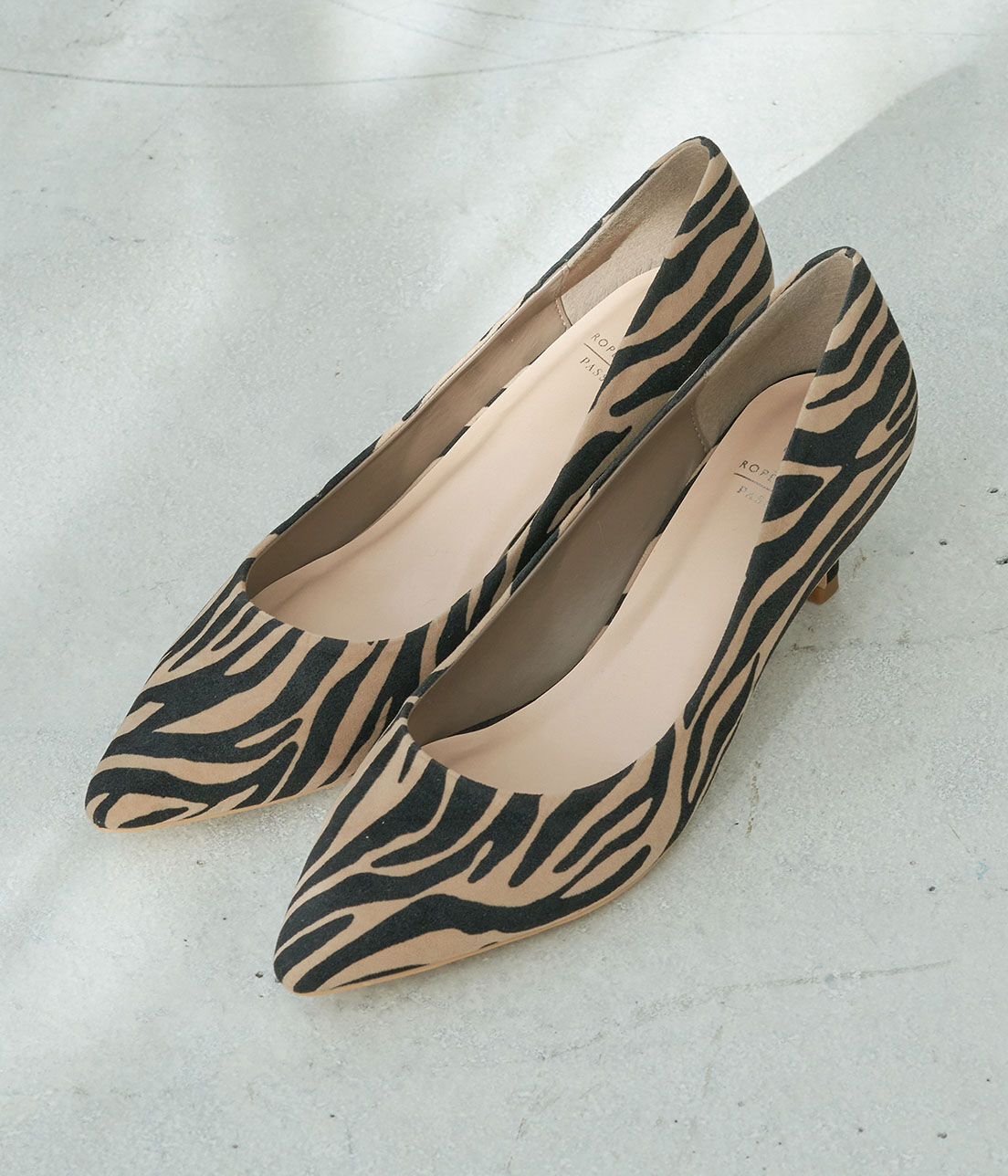 ROPE PICNIC PASSAGE「【WEB限定カラー:ゼブラ】ポインテッドトゥプレーンパンプス」|パンプス|