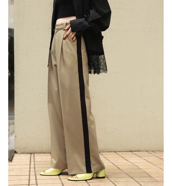 ADAM ET ROPE'「【WEB限定】サイドシャーリングラインワイドパンツ」|チノ|ベージュ系(28)