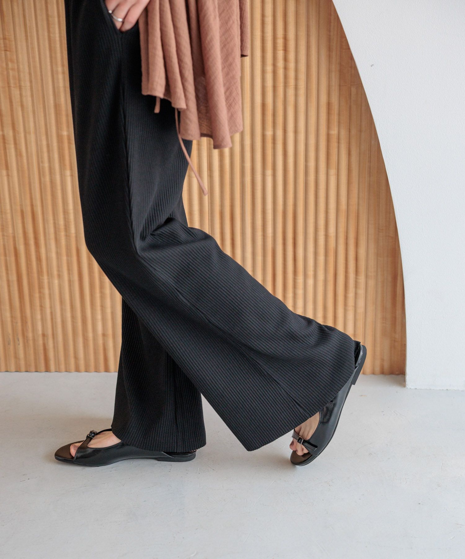 LOWRYS FARM「カットリブセミフレアパンツ」|チノ|