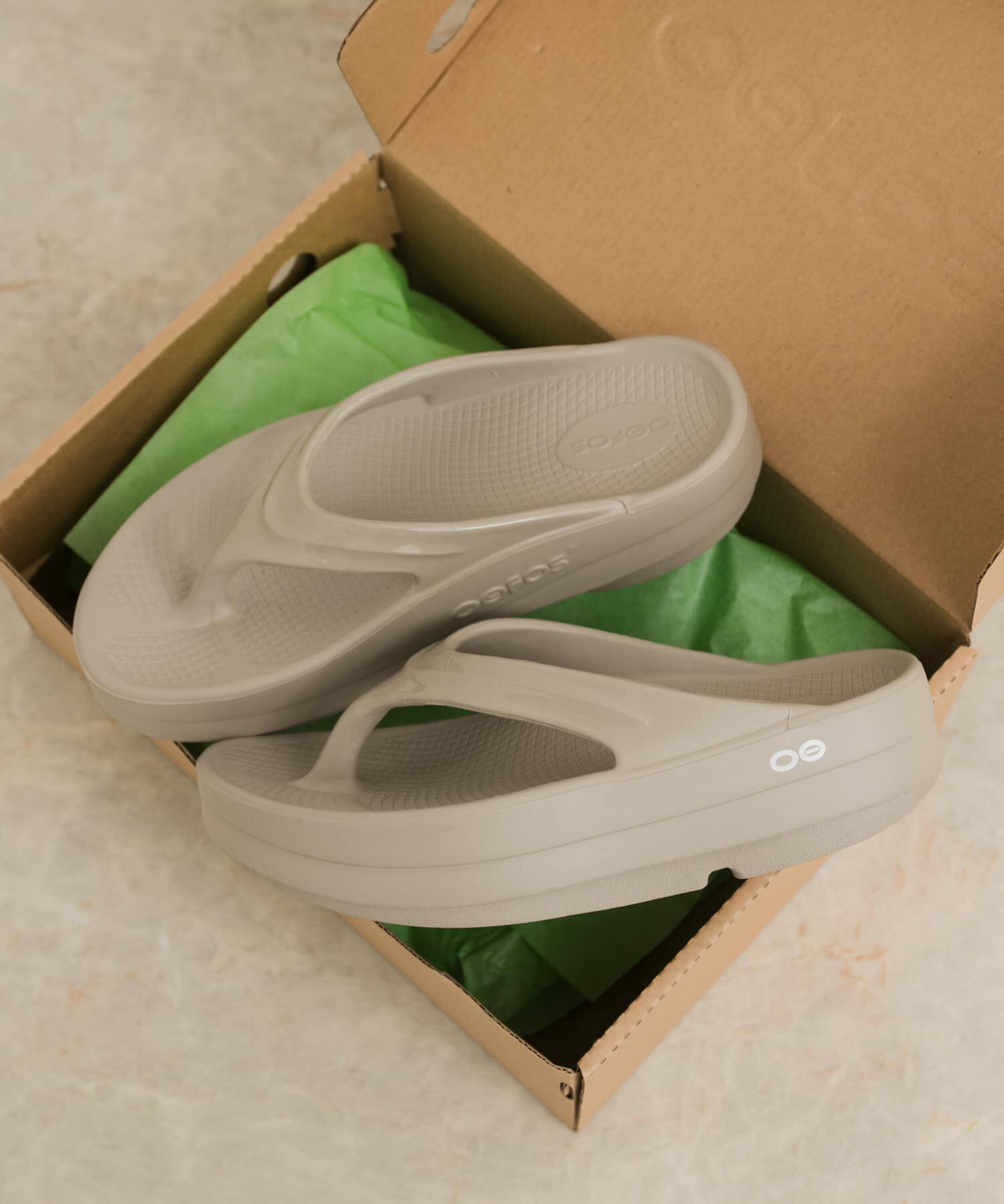 URBAN RESEARCH DOORS「OOFOS　OOmega」|サンダル|ベージュ