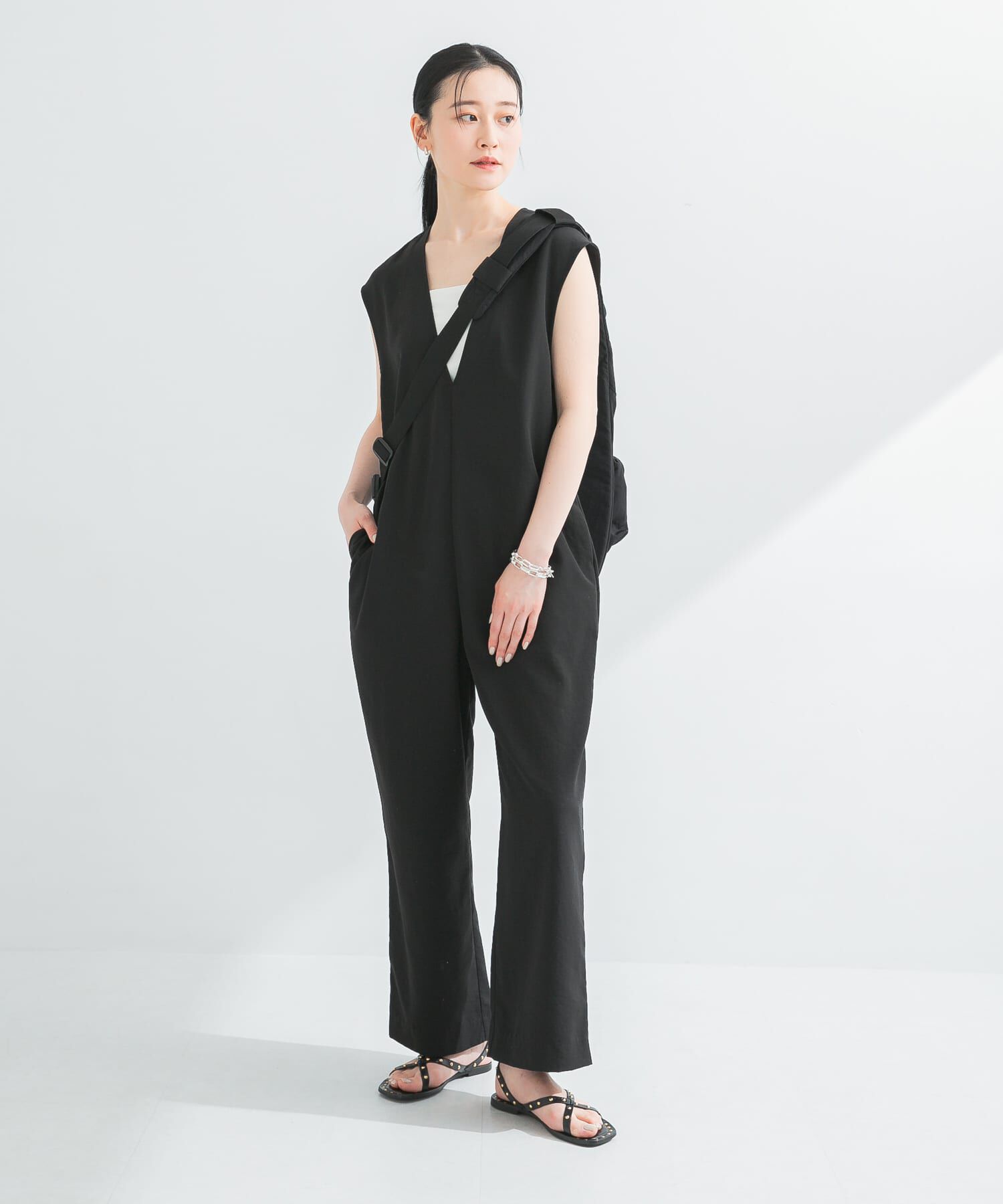 URBAN RESEARCH「『2サイズ展開』リネンライク深Vネックオールインワン」|スカート|ブラック