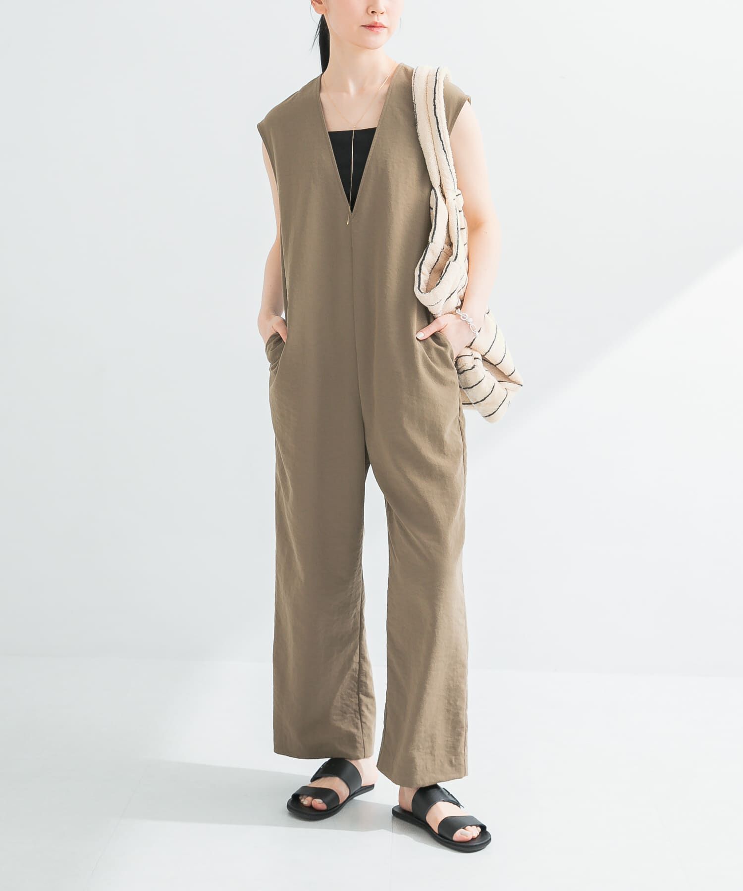 URBAN RESEARCH「『2サイズ展開』リネンライク深Vネックオールインワン」|スカート|カーキ