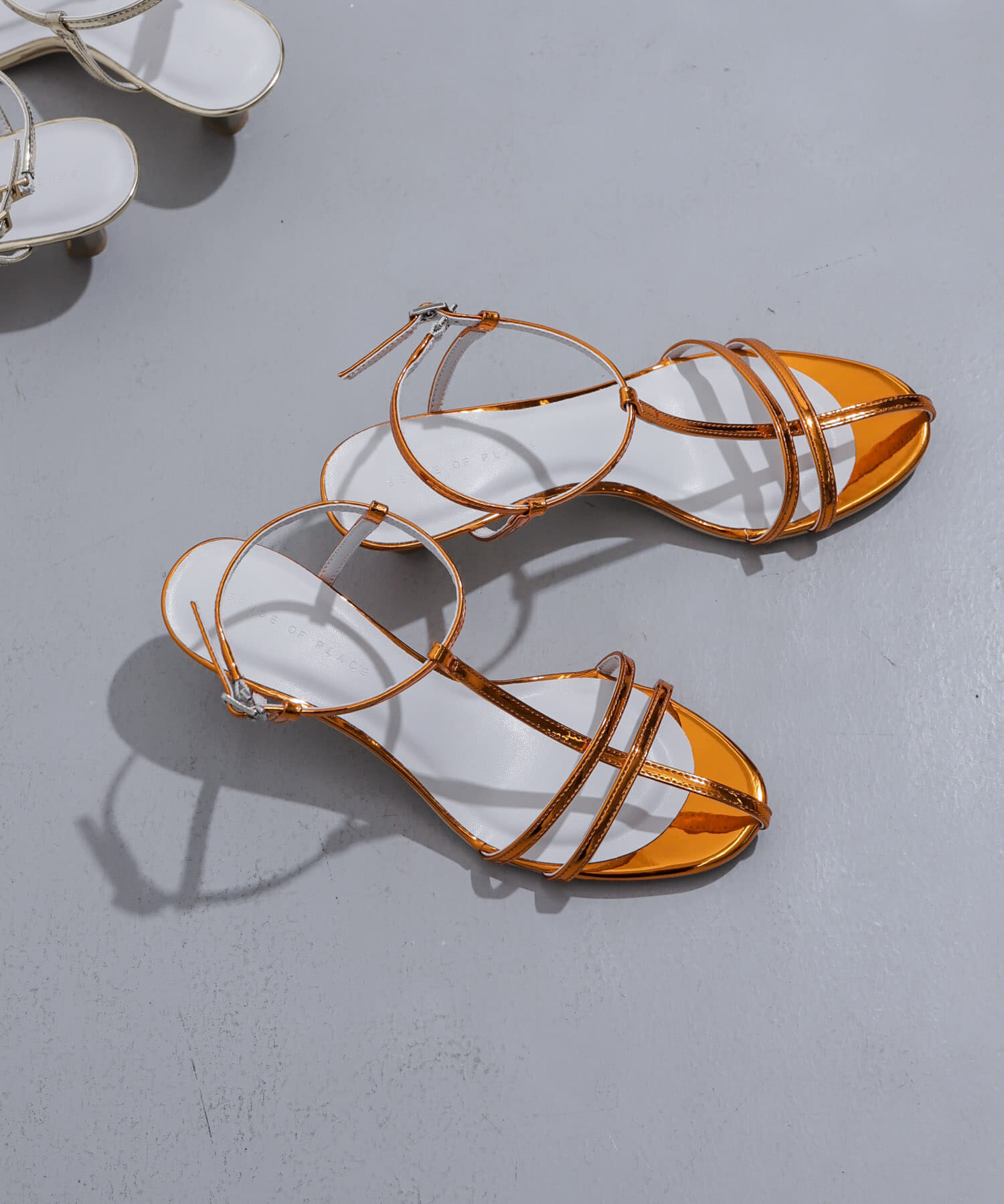 SENSE OF PLACE by URBAN RESEARCH「エナメルストラップサンダル」|サンダル|