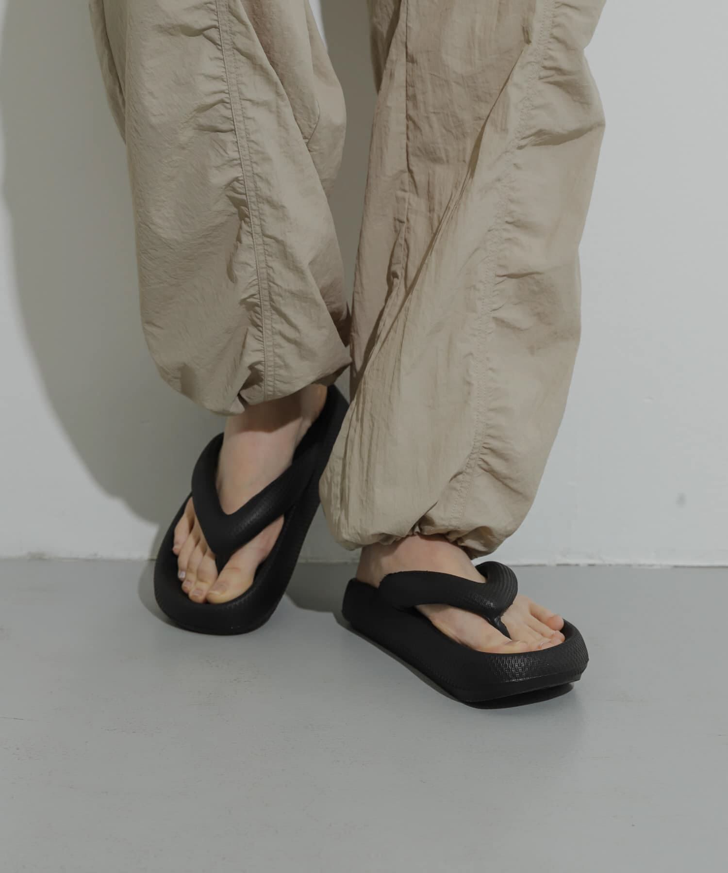 SENSE OF PLACE by URBAN RESEARCH「『WEB限定』トングクッションサンダル」|サンダル|