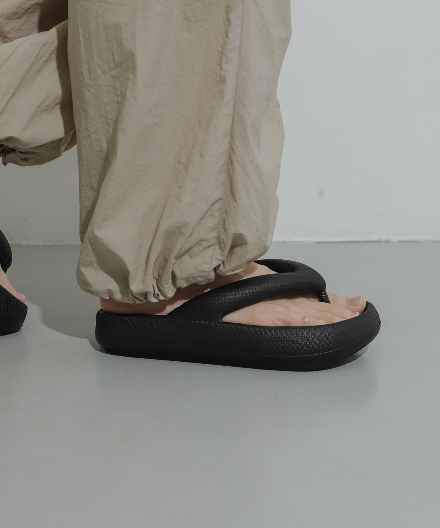 SENSE OF PLACE by URBAN RESEARCH「『WEB限定』トングクッションサンダル」|サンダル|