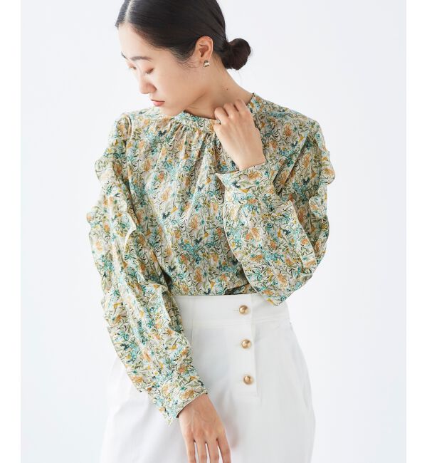 le.coeur blanc「《手洗い可能》Perle Peche フラワー柄スリーブフリルブラウス」|シャツ・ブラウス|ブルー柄