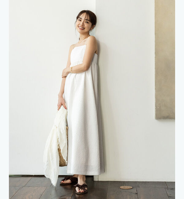 ur's「【春名亜美さんコラボアイテム】ふくれジャガードホルターキャミワンピース」|ワンピース|ホワイト