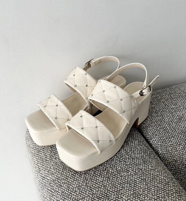  「【前田大翔さんyoutubeセレクトアイテム】ビジュースタッズキルトサンダル」|その他|アイボリー