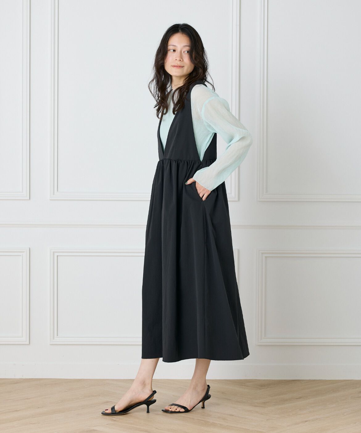 DAY by DAY it&rsquo;s international「Vラインワンピース」|ワンピース|