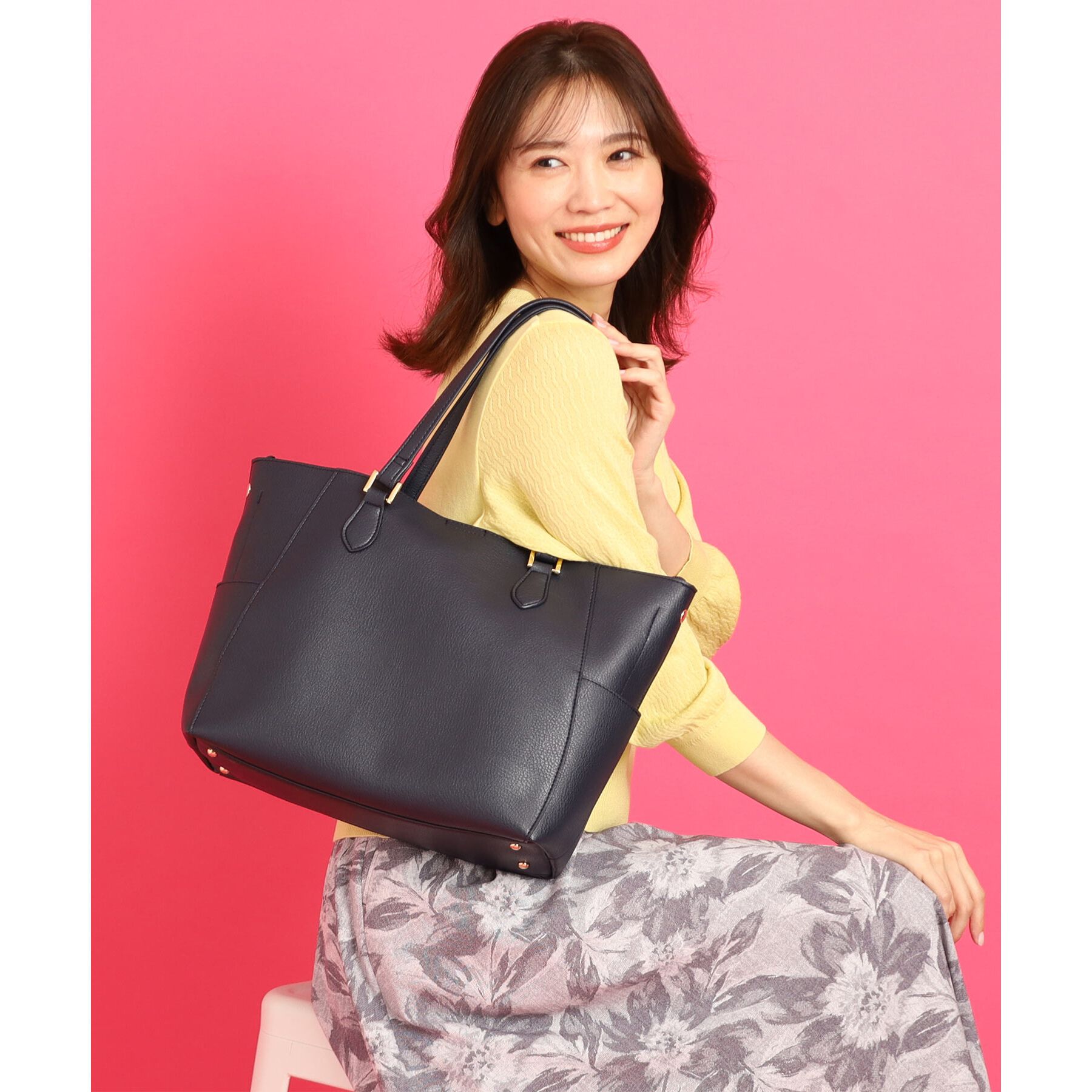 Reflect「【たっぷり収納！あおりポケット／WEB先行カラーあり】A4サイズトートバッグ」|トートバッグ|