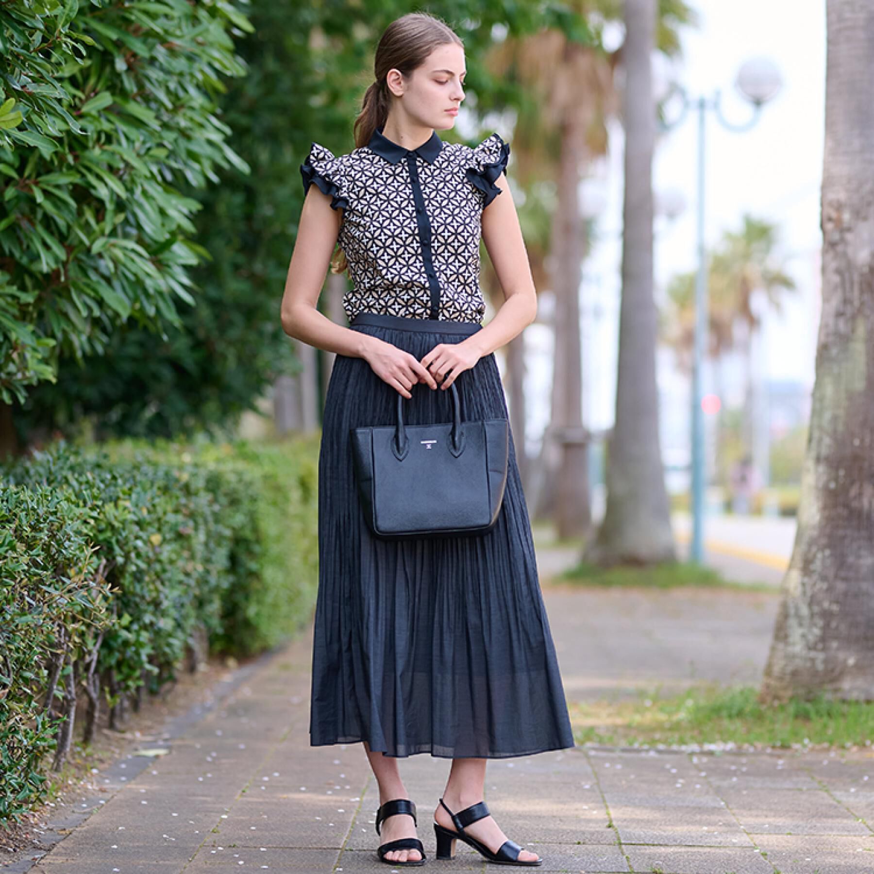 DRESSTERIOR「【大人百花春号掲載 モデル美香さん着用】オーバーラップウィングスリーブブラウス」|シャツ・ブラウス|