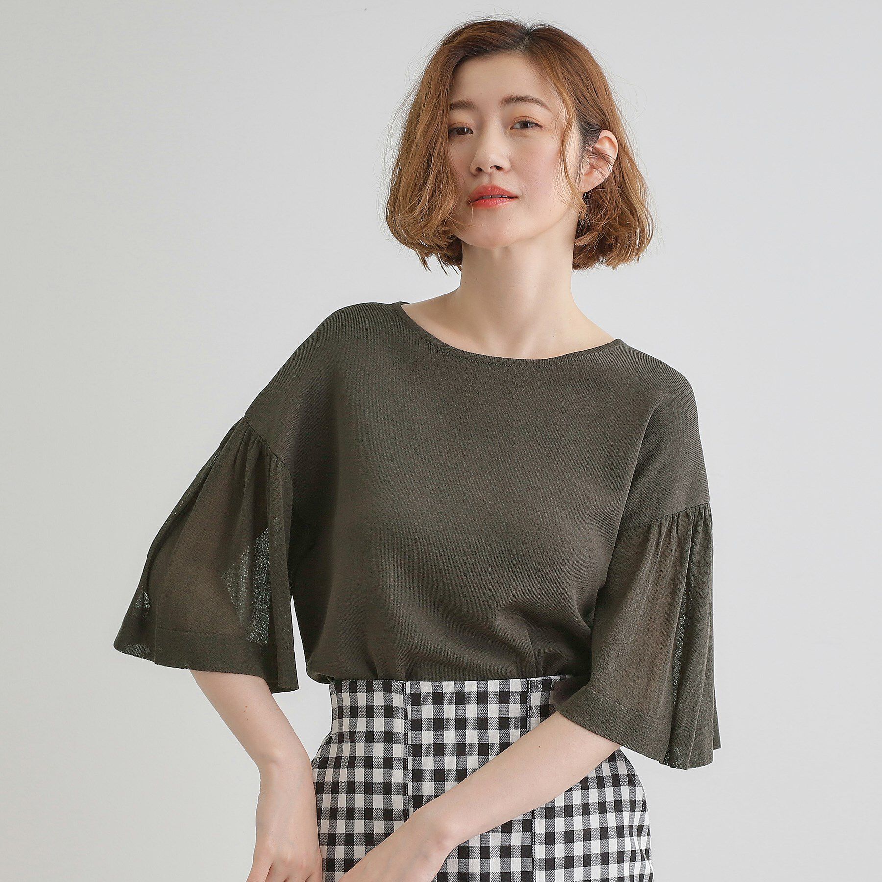grove「【嬉しい機能付き】やわらかドライタッチシアーフレアスリーブニット」|ニット・セーター|カーキ(029)