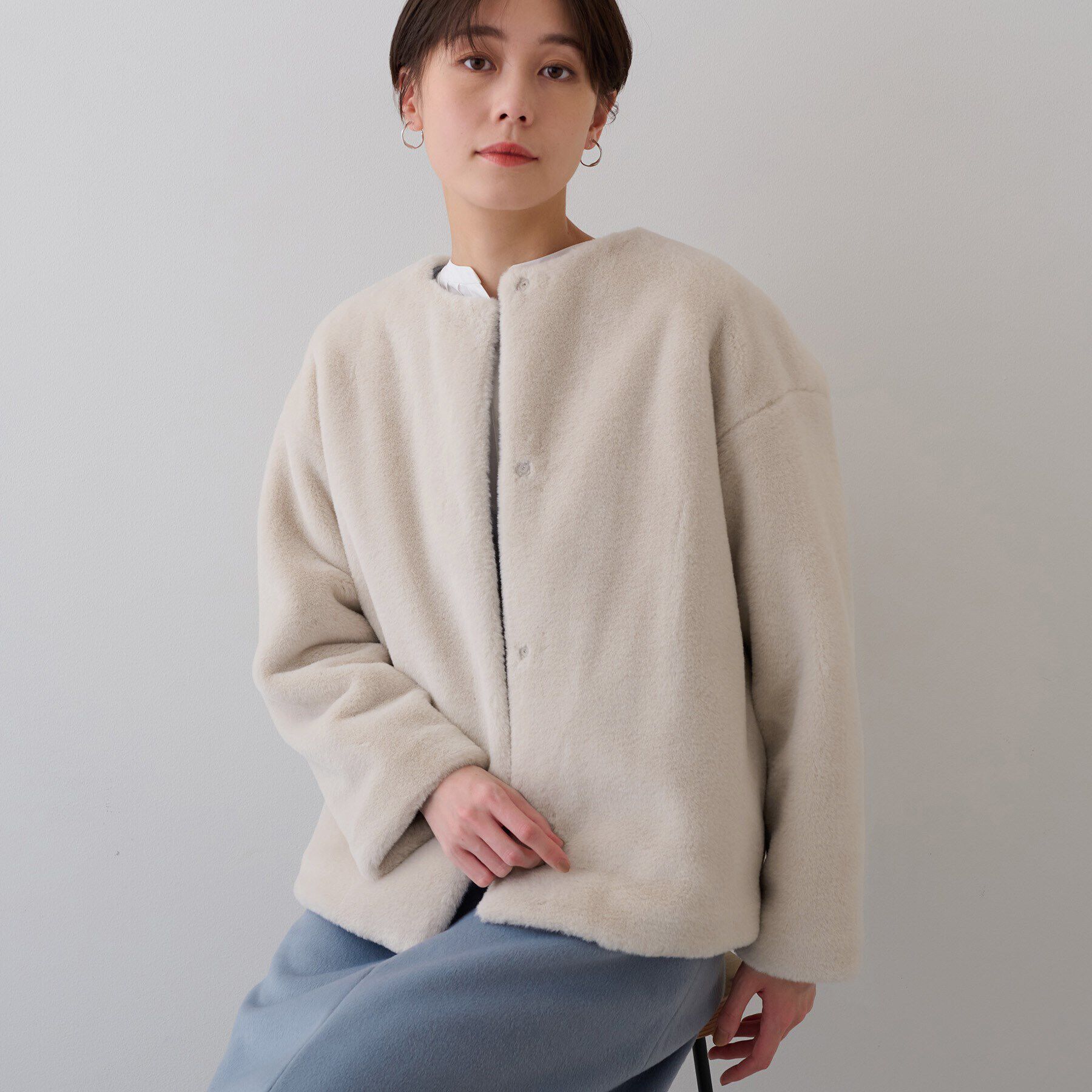 INDIVI「【トレンドコート】大人フェイクファーコート」|ノーカラーコート|アイボリー(004)