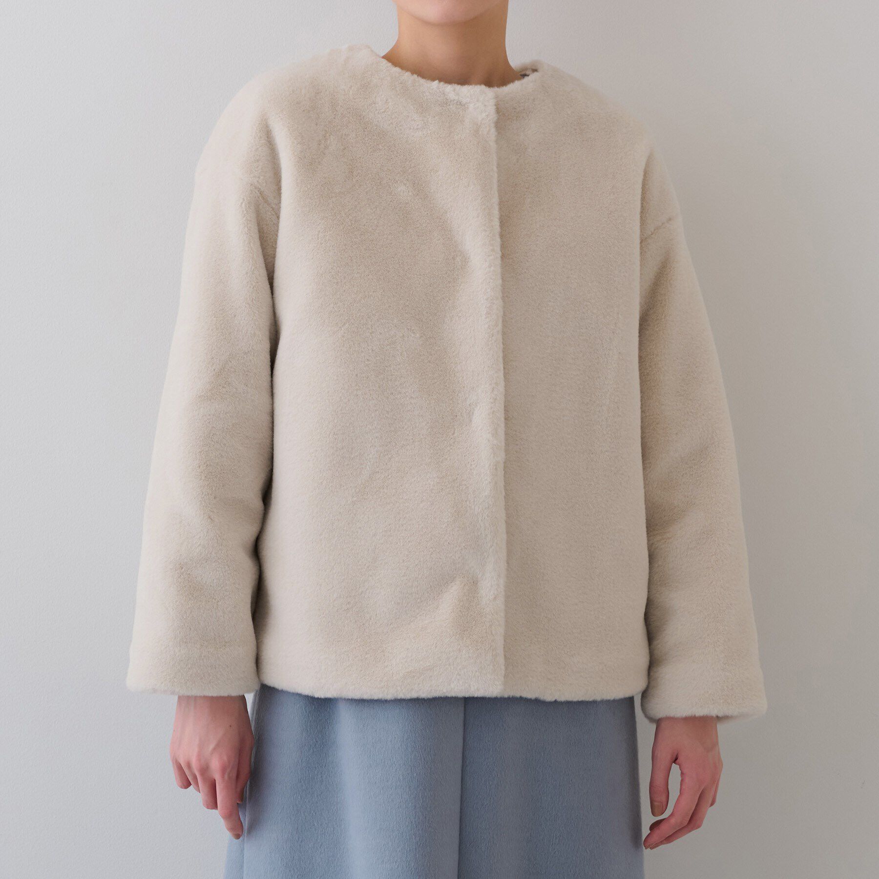 INDIVI「【トレンドコート】大人フェイクファーコート」|ノーカラーコート|