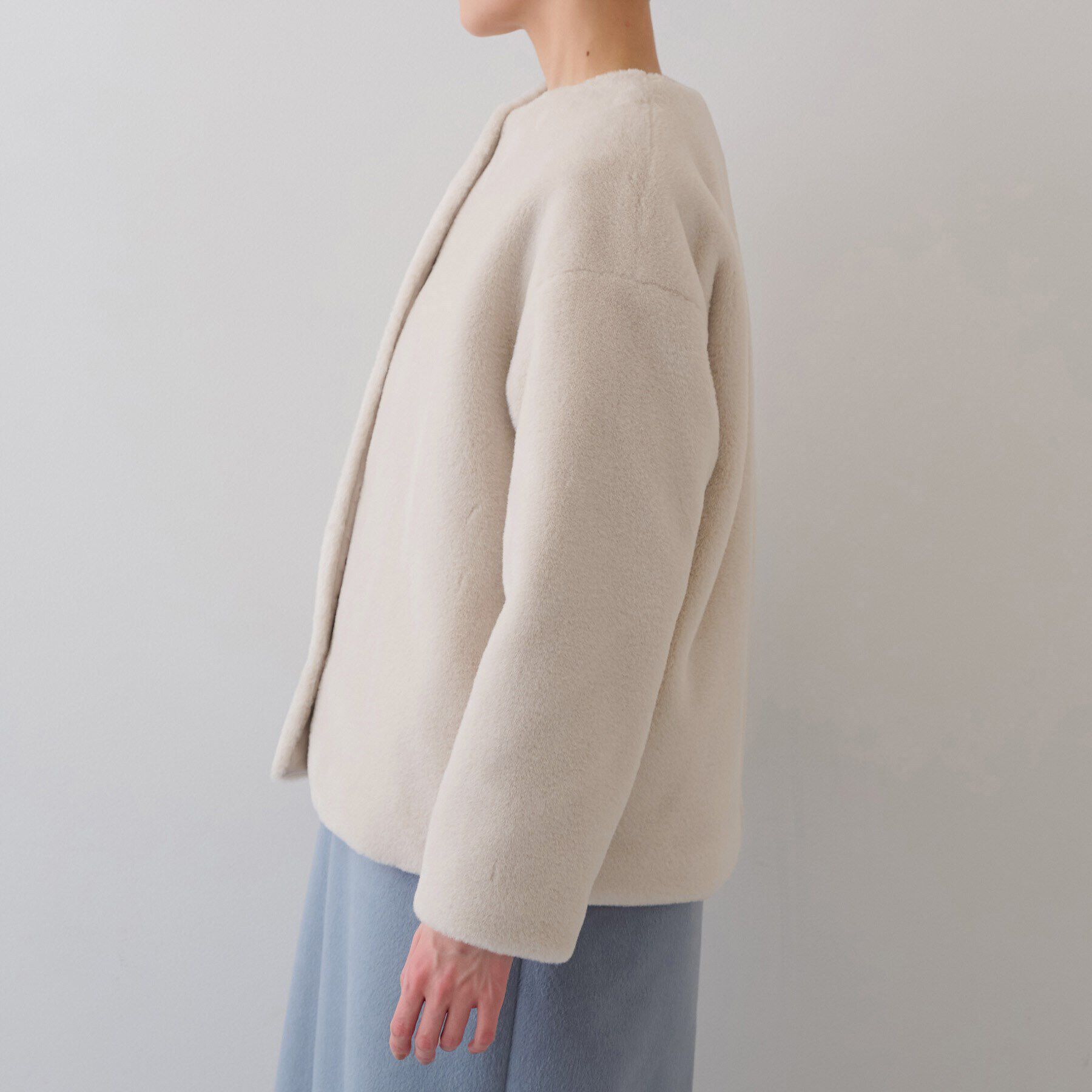 INDIVI「【トレンドコート】大人フェイクファーコート」|ノーカラーコート|