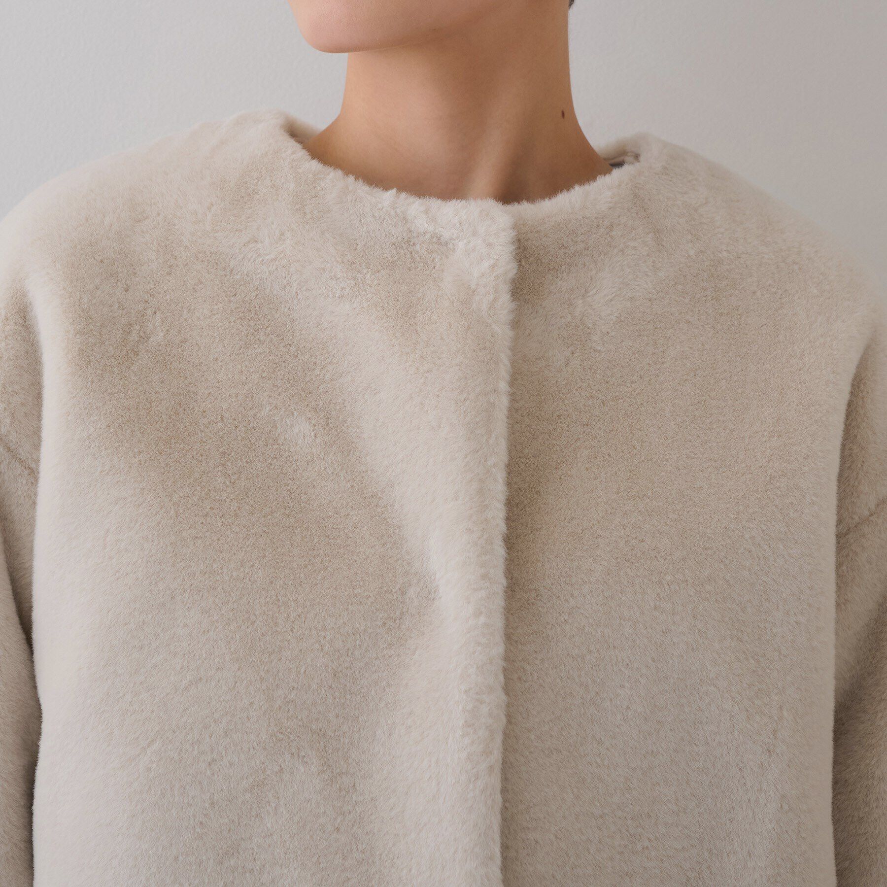 INDIVI「【トレンドコート】大人フェイクファーコート」|ノーカラーコート|