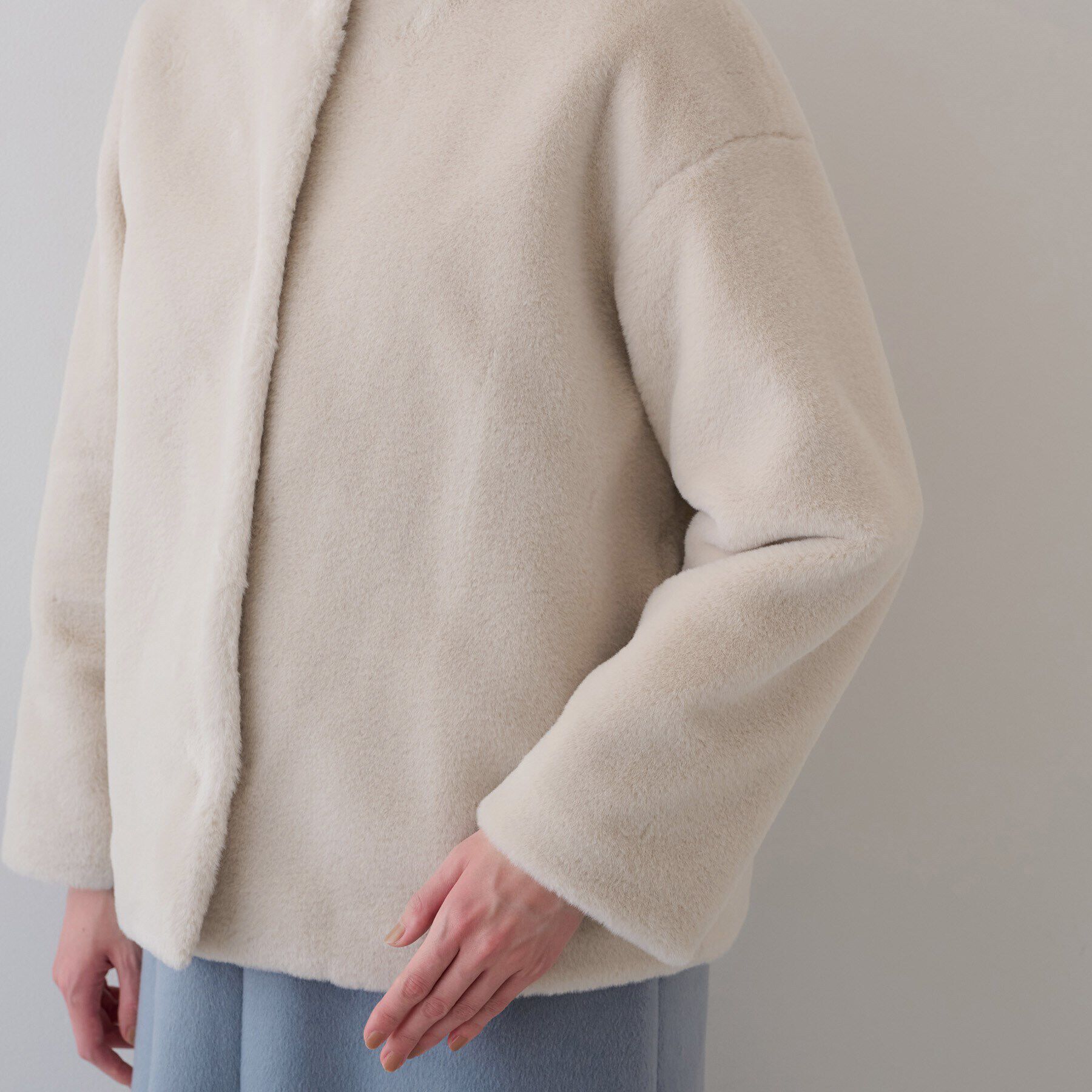 INDIVI「【トレンドコート】大人フェイクファーコート」|ノーカラーコート|