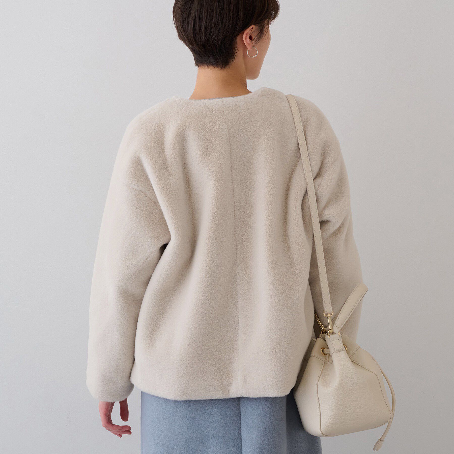 INDIVI「【トレンドコート】大人フェイクファーコート」|ノーカラーコート|