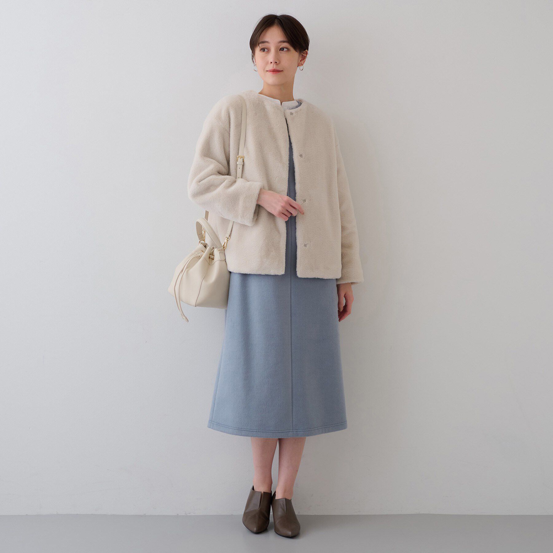 INDIVI「【トレンドコート】大人フェイクファーコート」|ノーカラーコート|