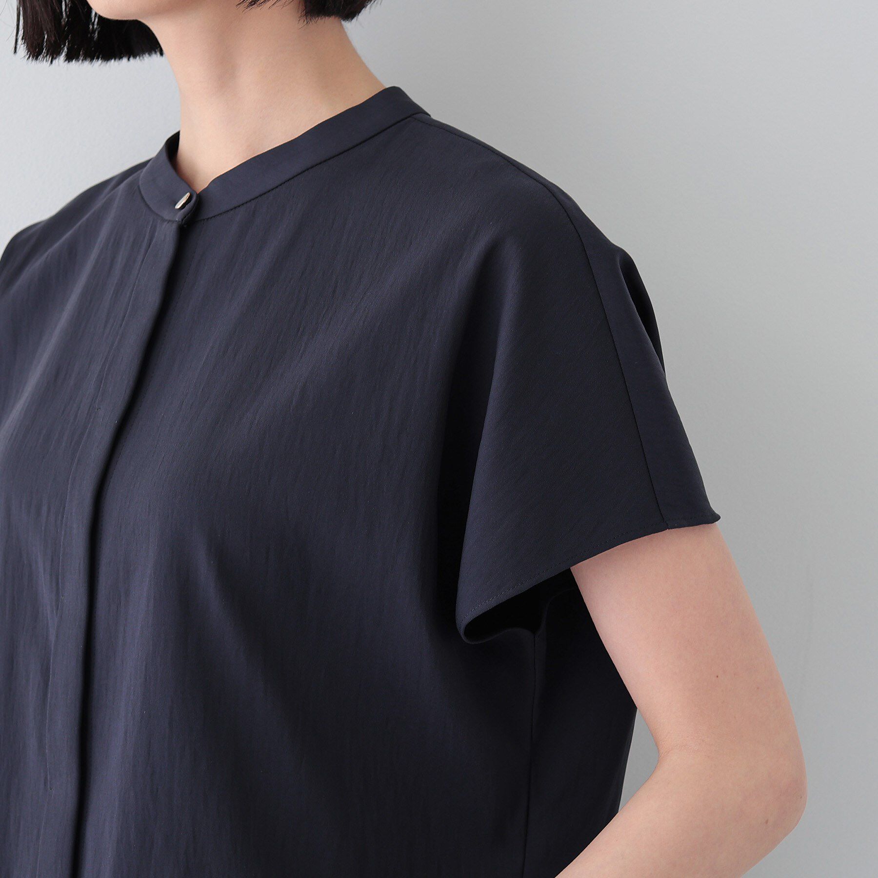 INDIVI「【洗える／SETUP可能/UVケア/接触冷感/日本製】バンドカラー半袖ブラウス」|シャツ・ブラウス|