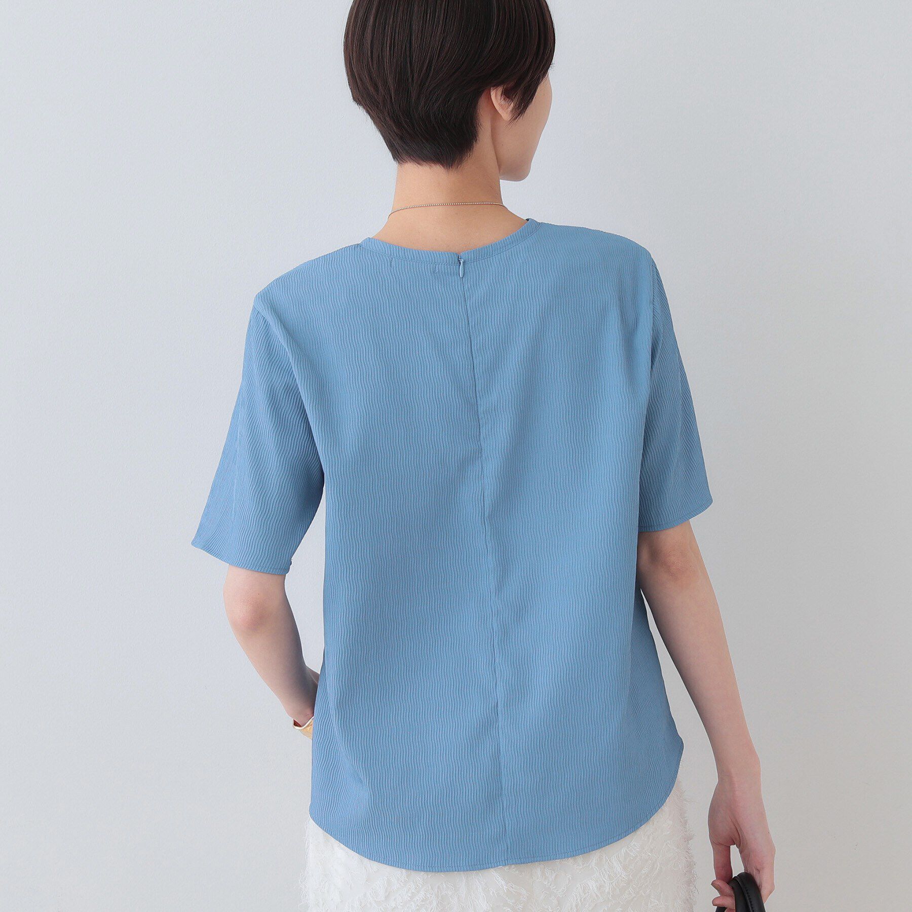 INDIVI「【洗える／凹凸素材】シンプルVネックブラウス」|シャツ・ブラウス|