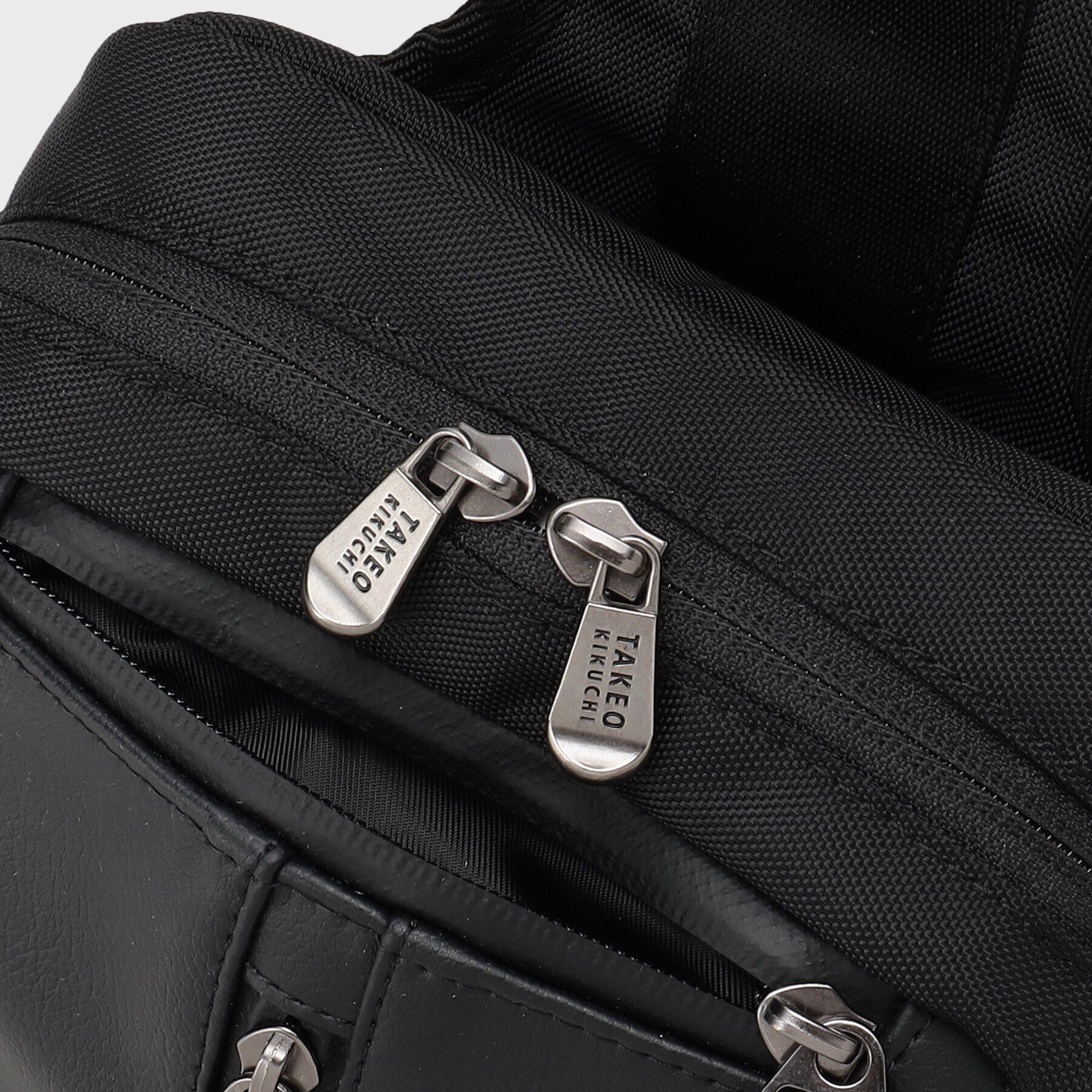 TAKEO KIKUCHI「ライトウエイト ボディバッグ」|ショルダー・メッセンジャー|