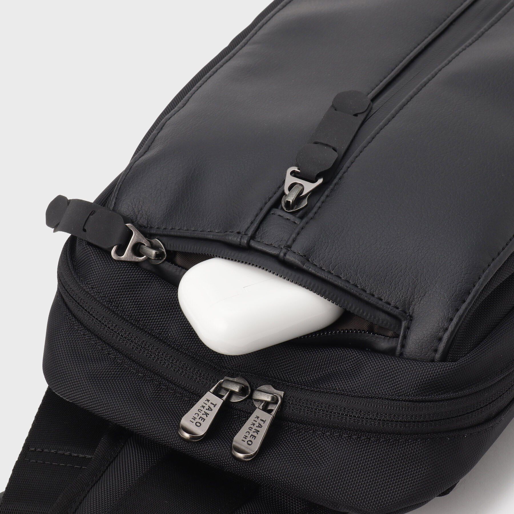 TAKEO KIKUCHI「ライトウエイト ボディバッグ」|ショルダー・メッセンジャー|