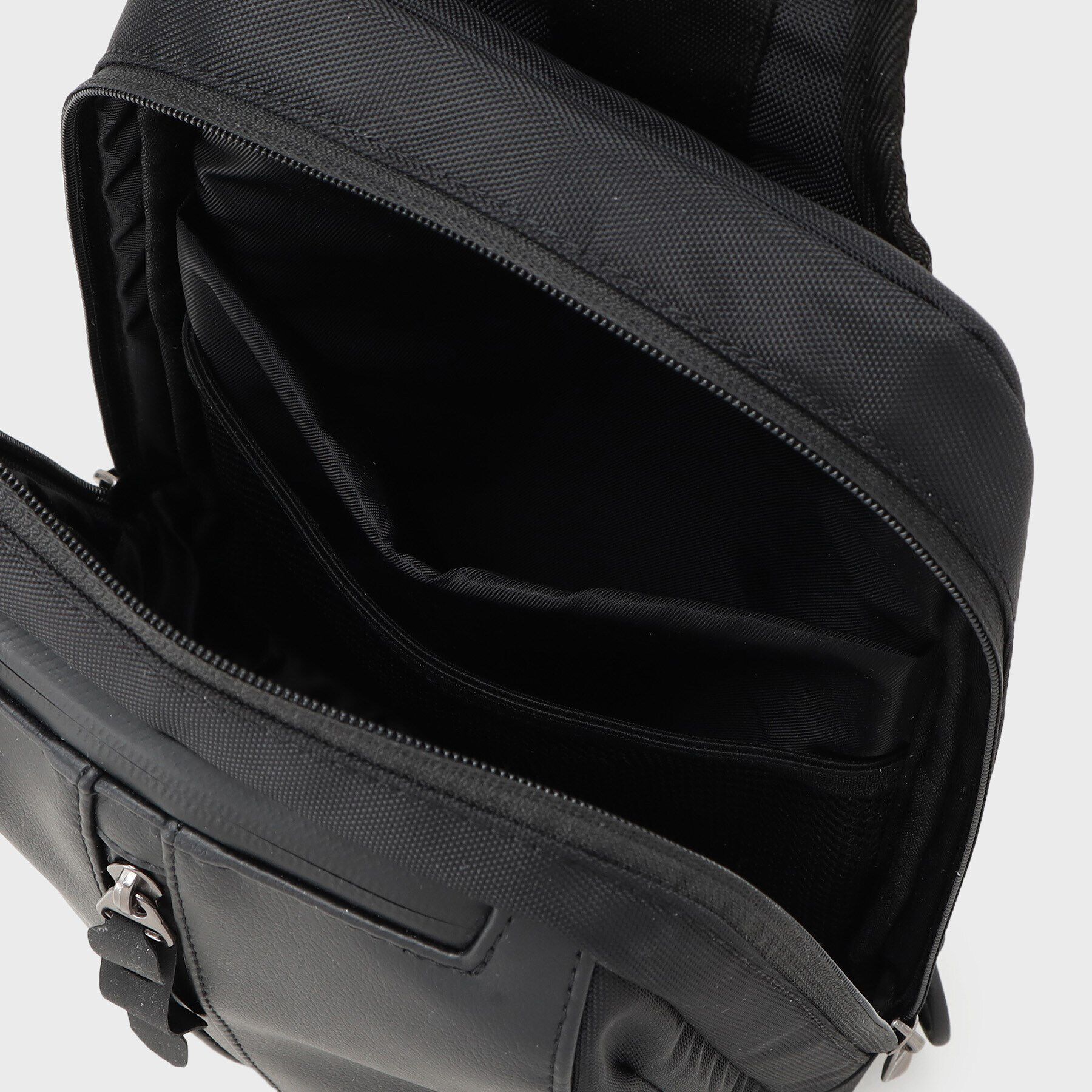 TAKEO KIKUCHI「ライトウエイト ボディバッグ」|ショルダー・メッセンジャー|