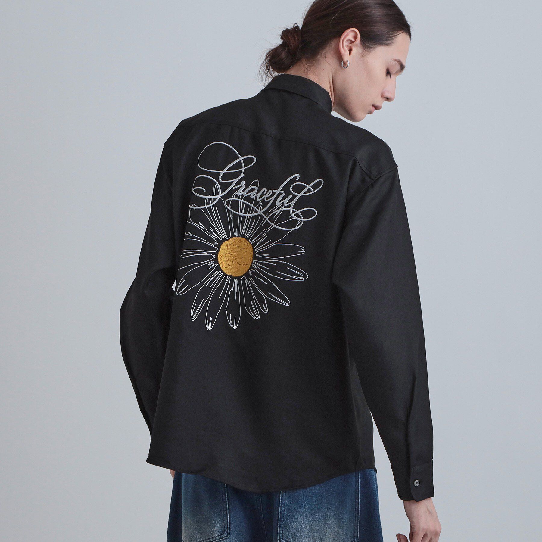 tk.TAKEO KIKUCHI「バックデイジー刺繍シャツ」|シャツ・ブラウス|ブラック(019)
