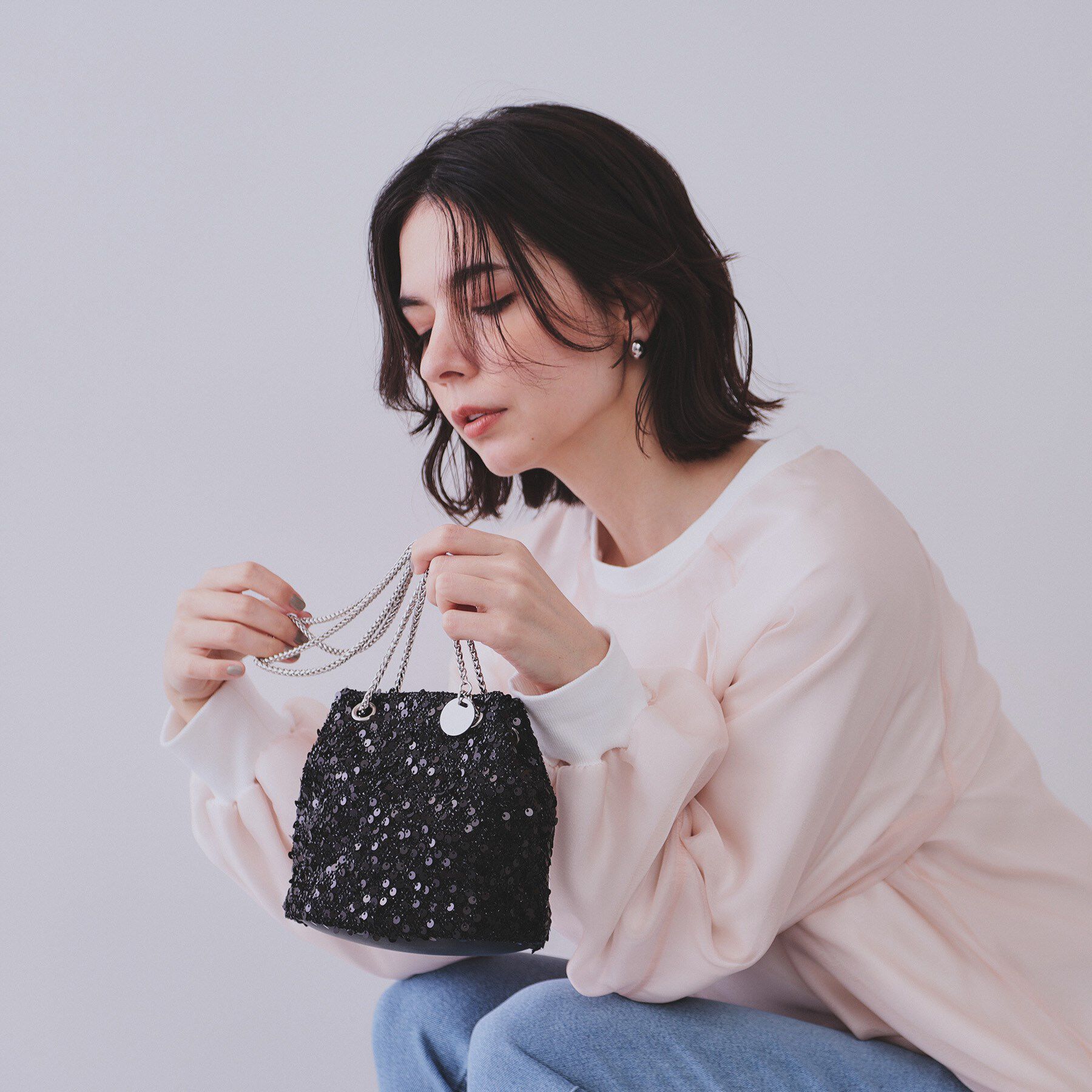 OPAQUE.CLIP「【6色展開】シャイニー素材巾着ミニショルダーバッグ」|ショルダー・メッセンジャー|ブラック(019)