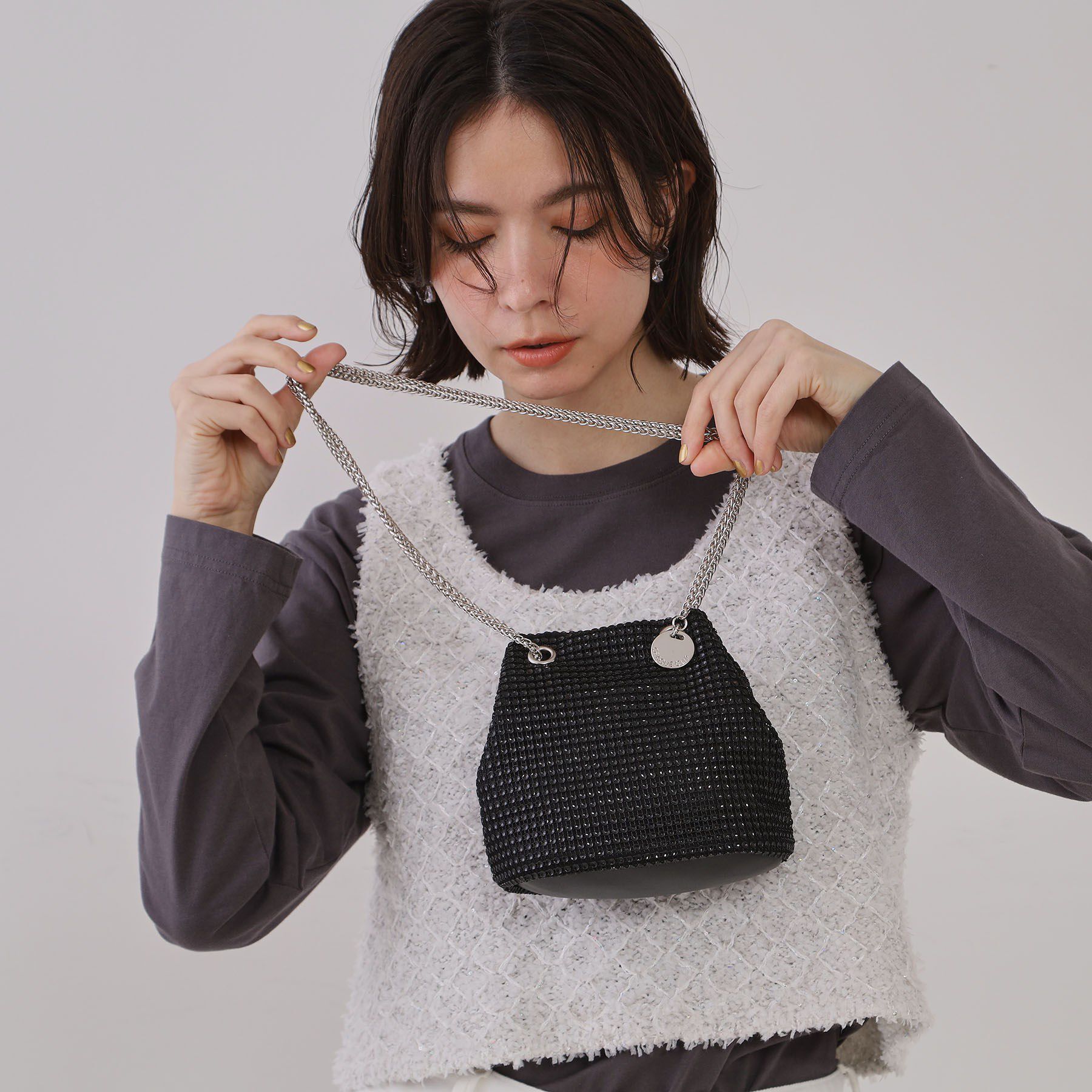 OPAQUE.CLIP「【6色展開】シャイニー素材巾着ミニショルダーバッグ」|ショルダー・メッセンジャー|ブラック(619)