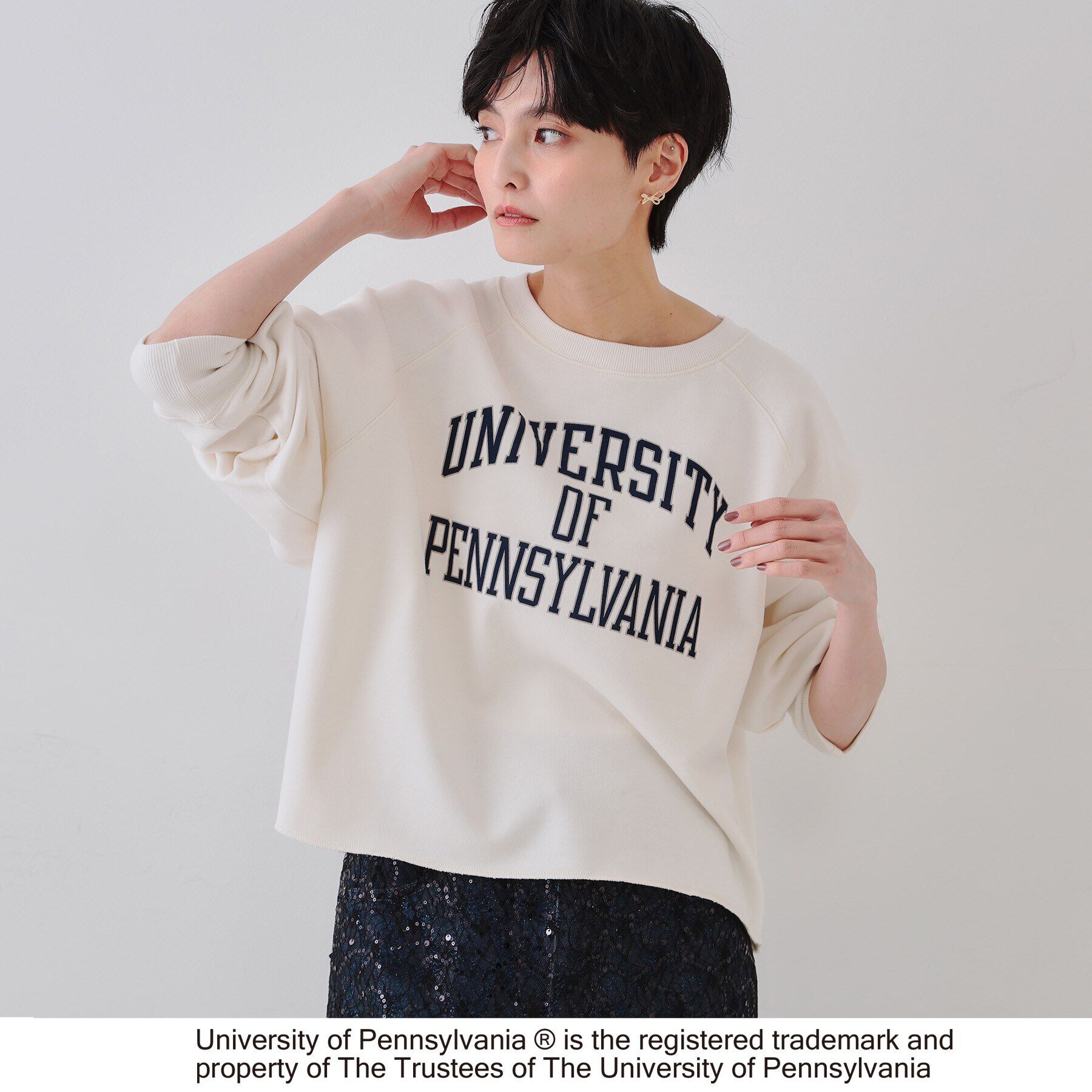 OPAQUE.CLIP「カレッジロゴ スウェットプルオーバー」|パーカー|ホワイト(001)