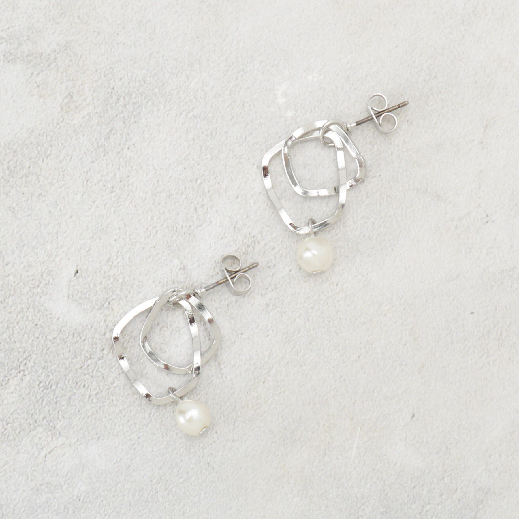 OPAQUE.CLIP「メタル&times;フェイクパールピアス」|ピアス|シルバー(006)