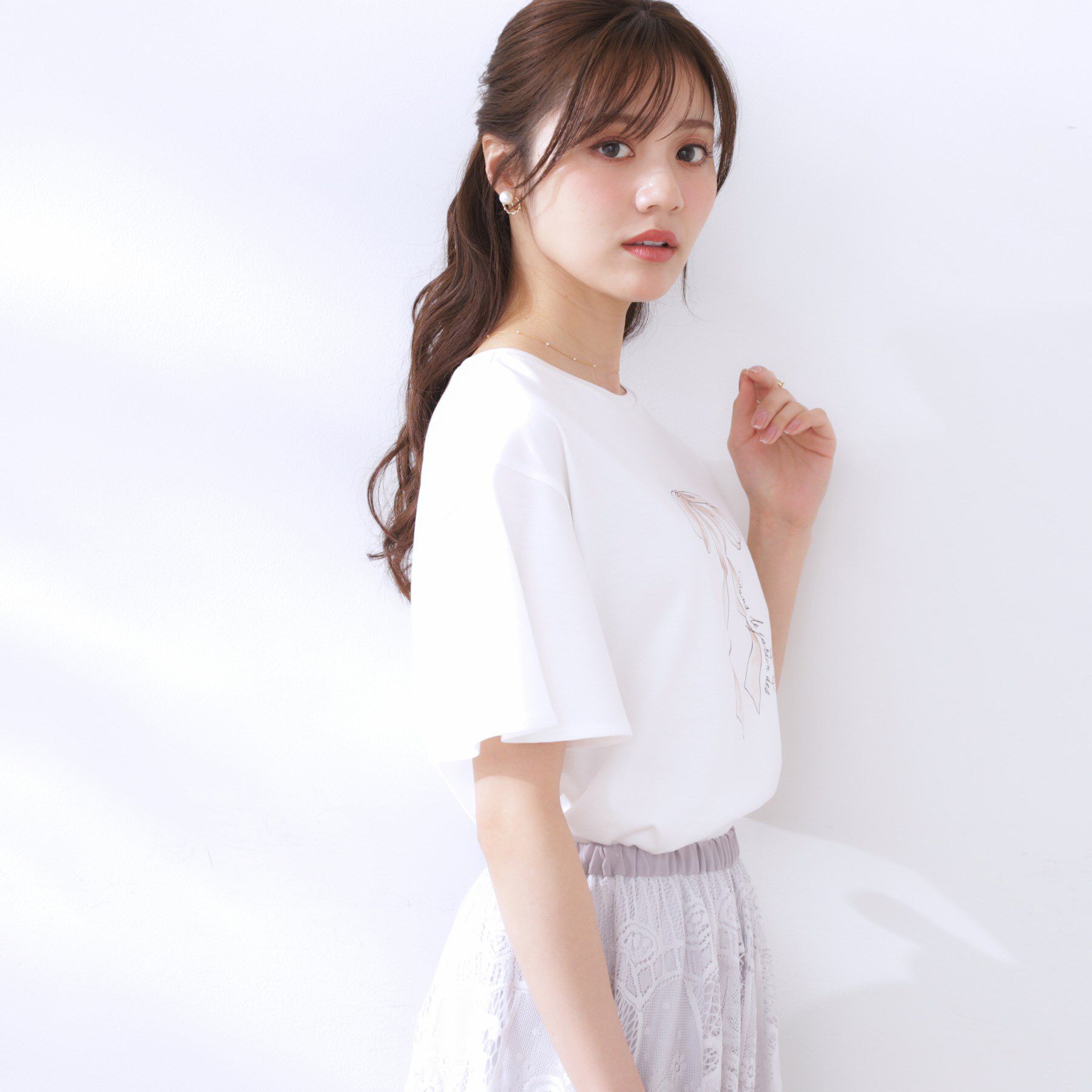 Couture broach「【マシンウォッシャブル・接触冷感・UV機能】60リボンロゴプリント フレアーT」|Tシャツ・カットソー|