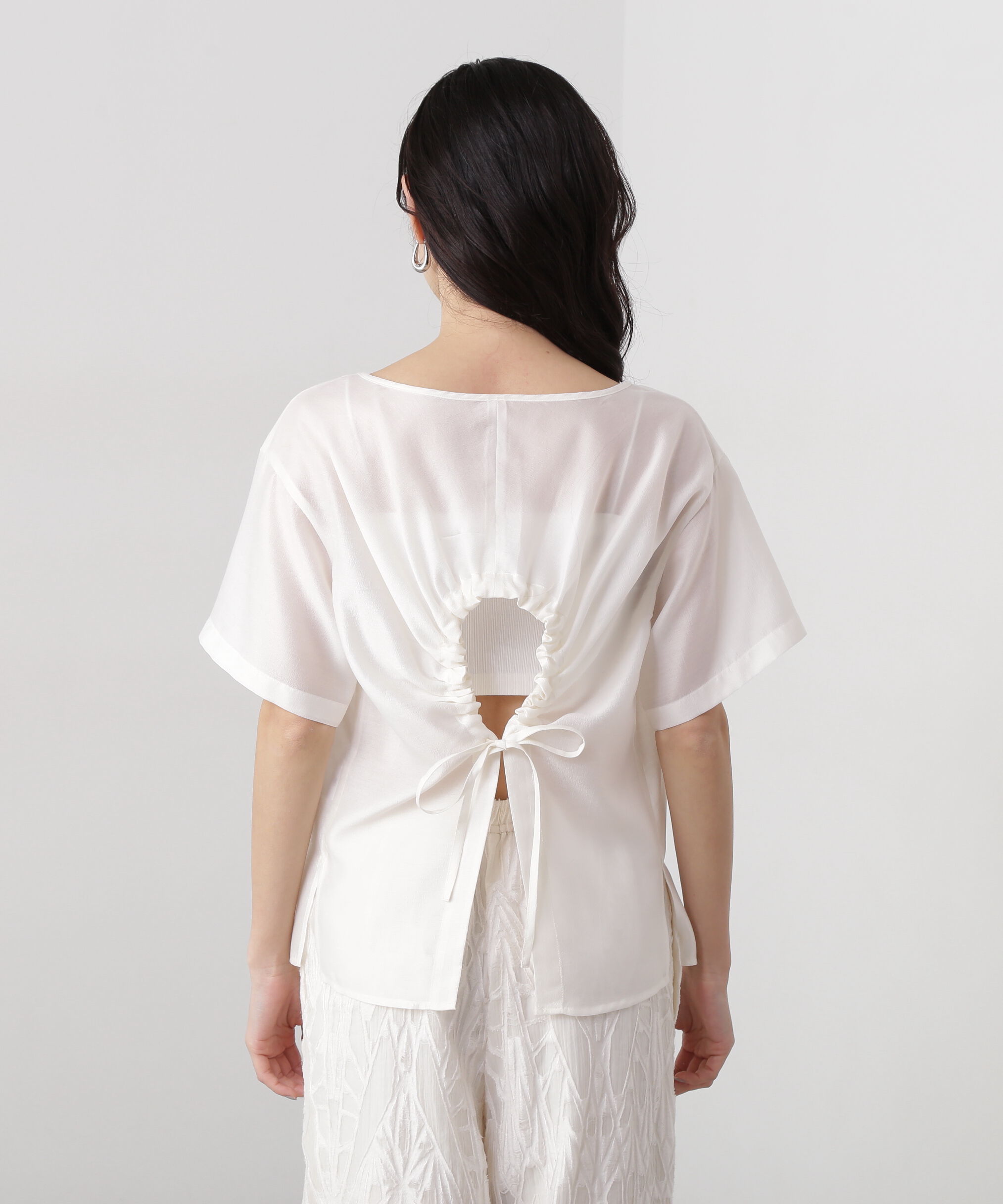  「バックオープンTブラウス」|シャツ・ブラウス|