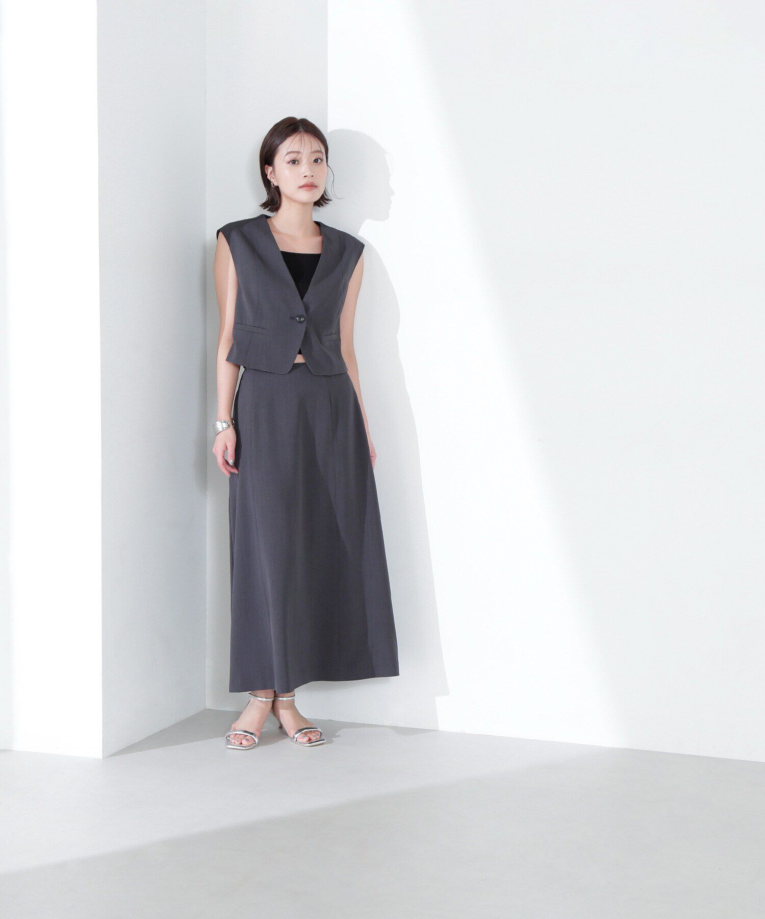  「クロップドベスト＆Aラインスカート」|ワンピース|チャコール1