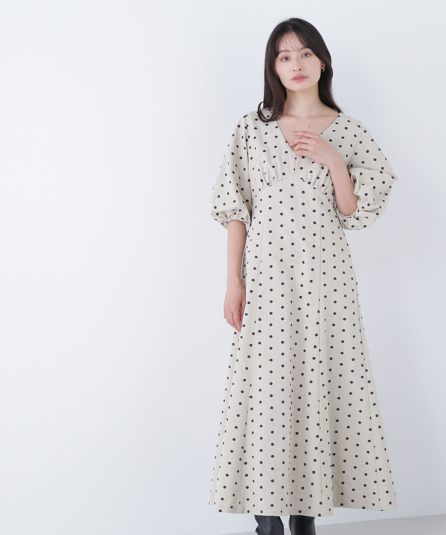  「ドット刺繍タフタワンピース」|ワンピース|ベージュ&times;チ  2