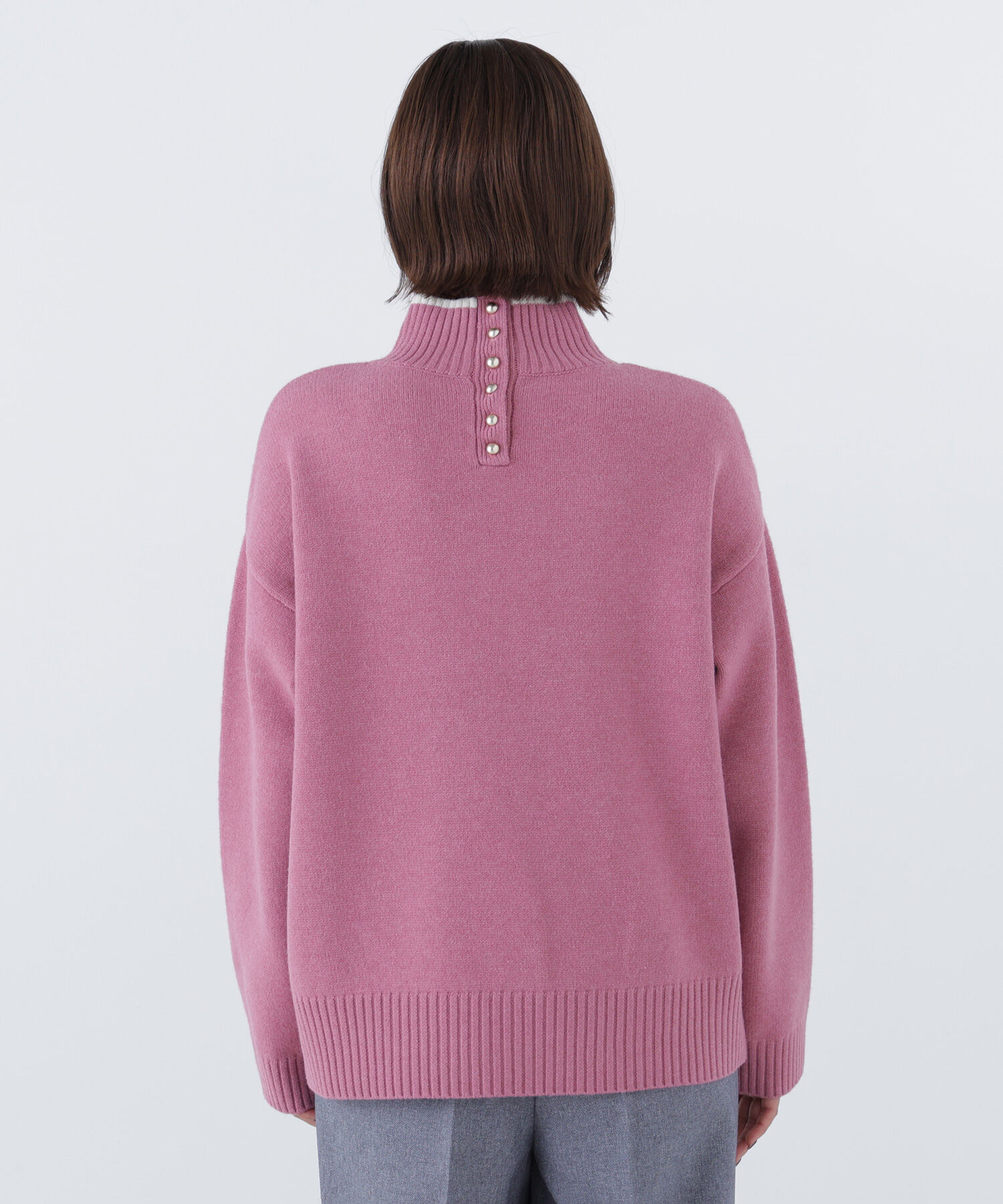  「バックボタンタートルニット」|ニット・セーター|