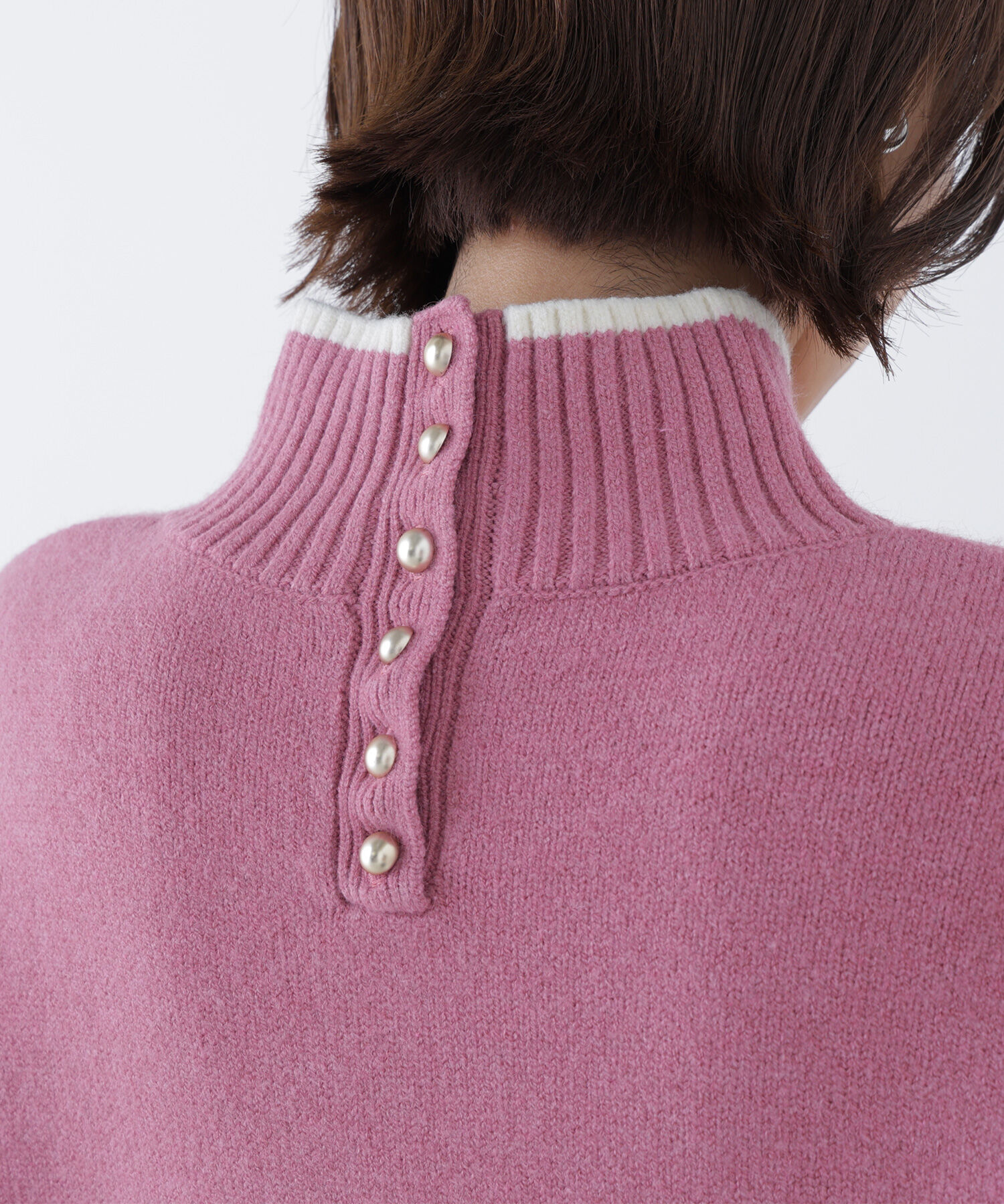  「バックボタンタートルニット」|ニット・セーター|