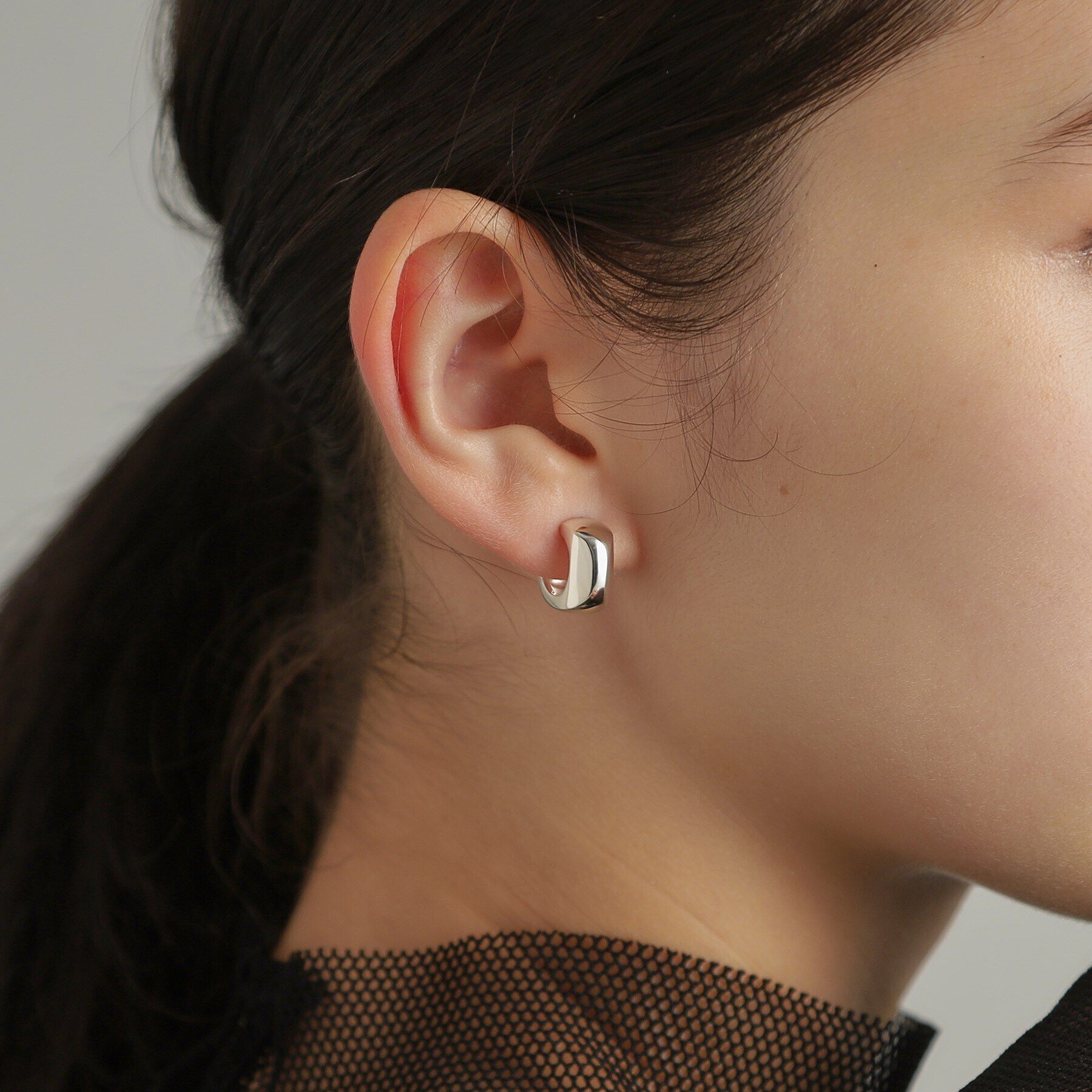 COCOSHNIK ONKITSCH「シルバー スモールフープ スロープカットピアス」|ピアス|