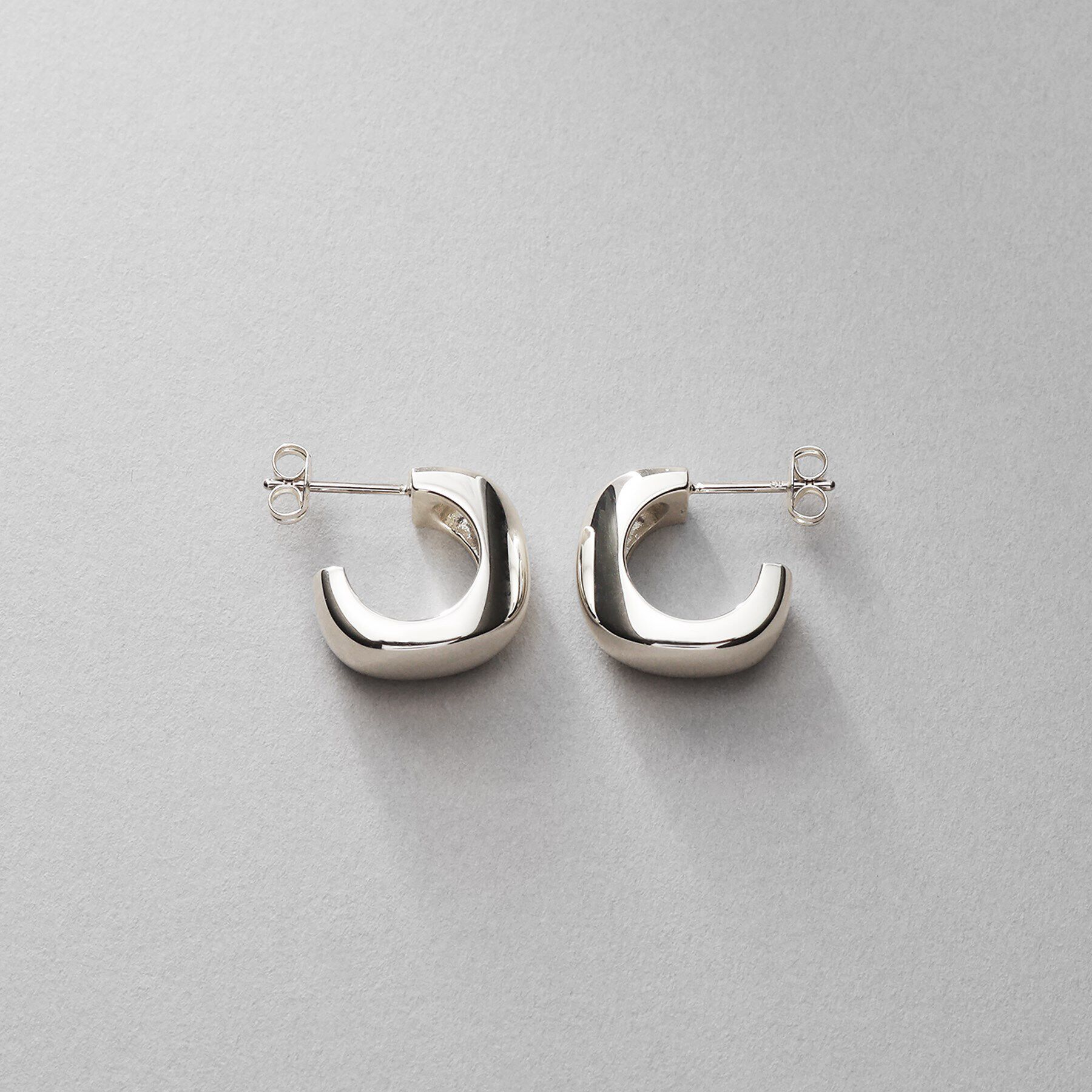 COCOSHNIK ONKITSCH「シルバー スモールフープ スロープカットピアス」|ピアス|