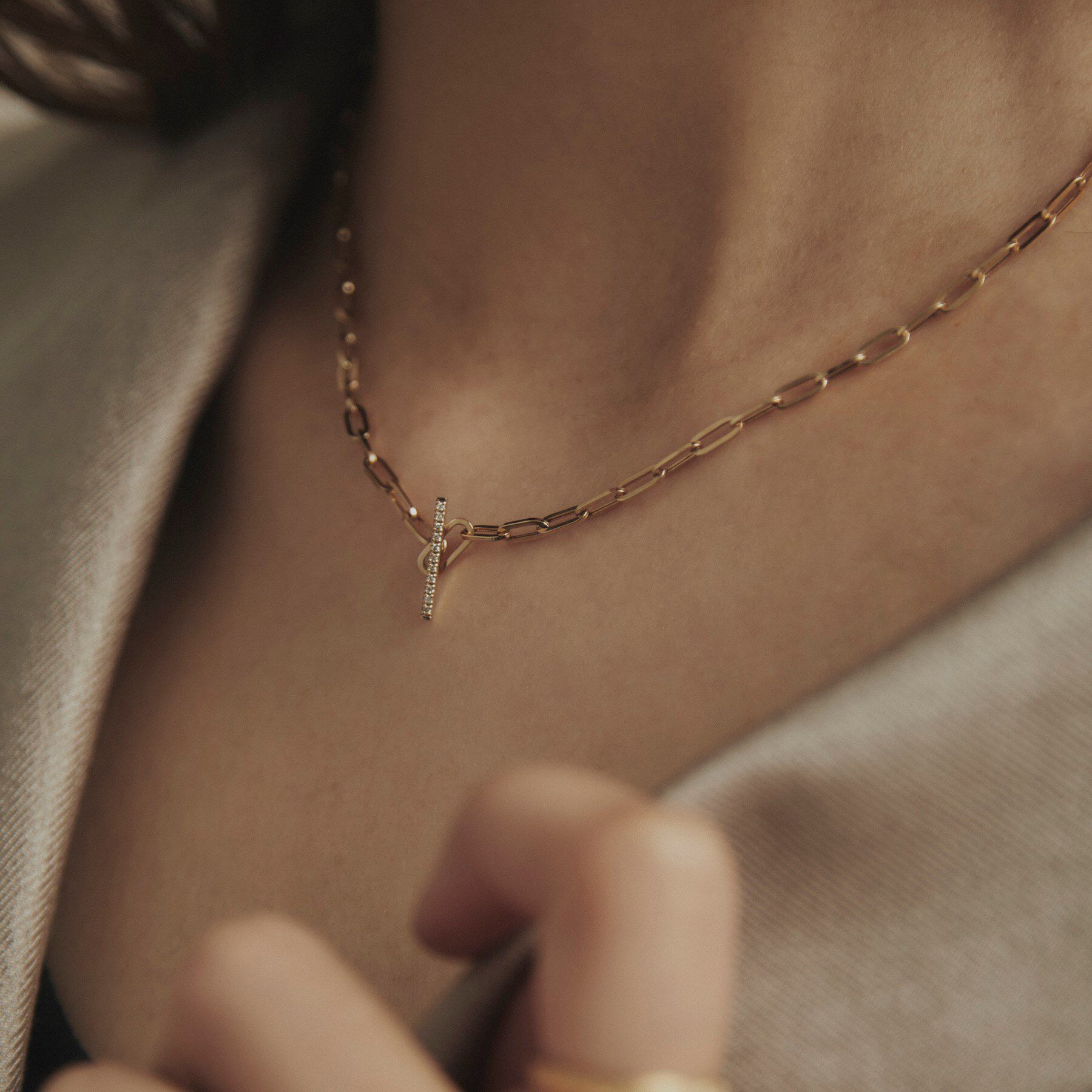 COCOSHNIK「K10ダイヤモンド 中空プリムダイヤバー ネックレス」|ネックレス|