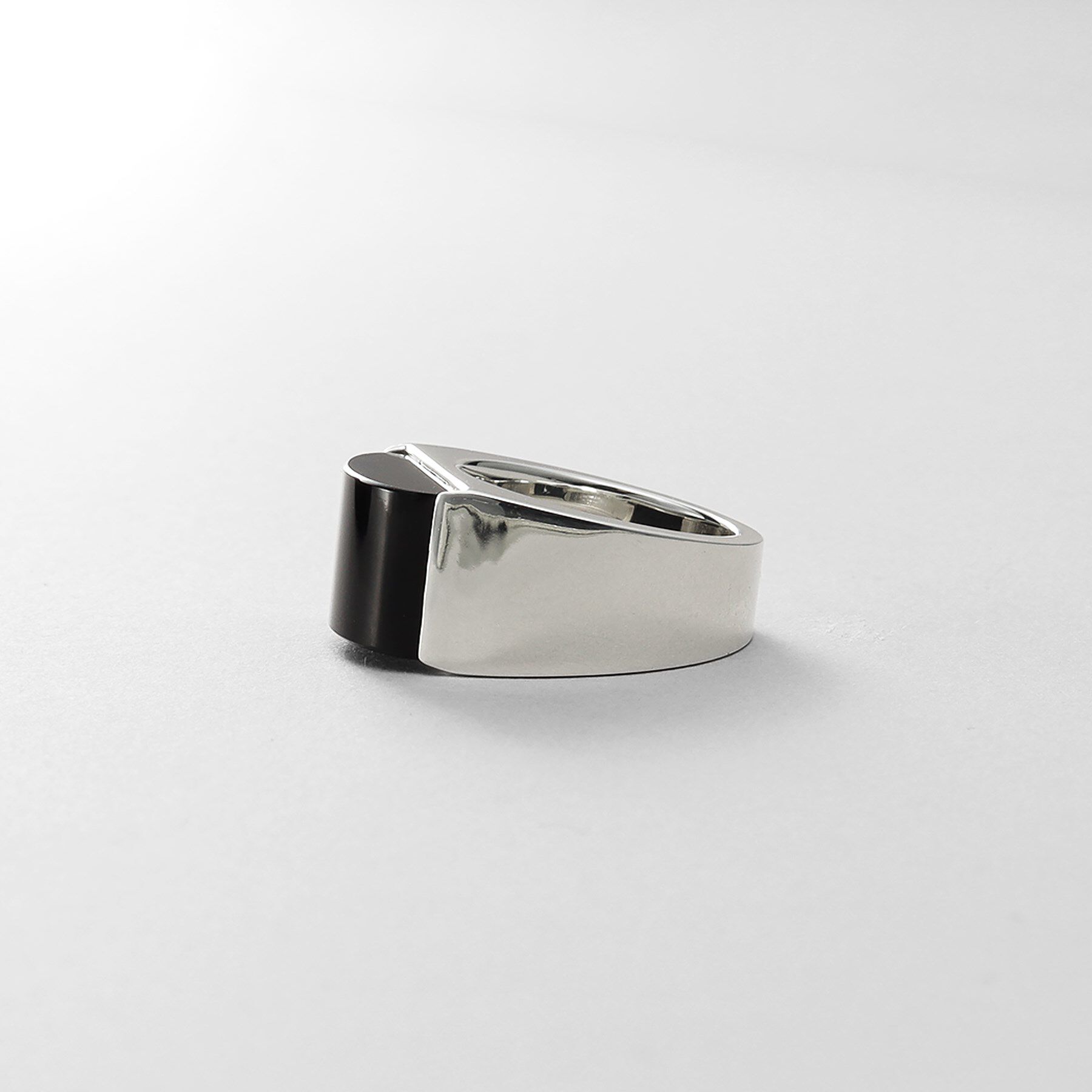 COCOSHNIK ONKITSCH「シルバー オニキス バフトップカットリング」|リング|