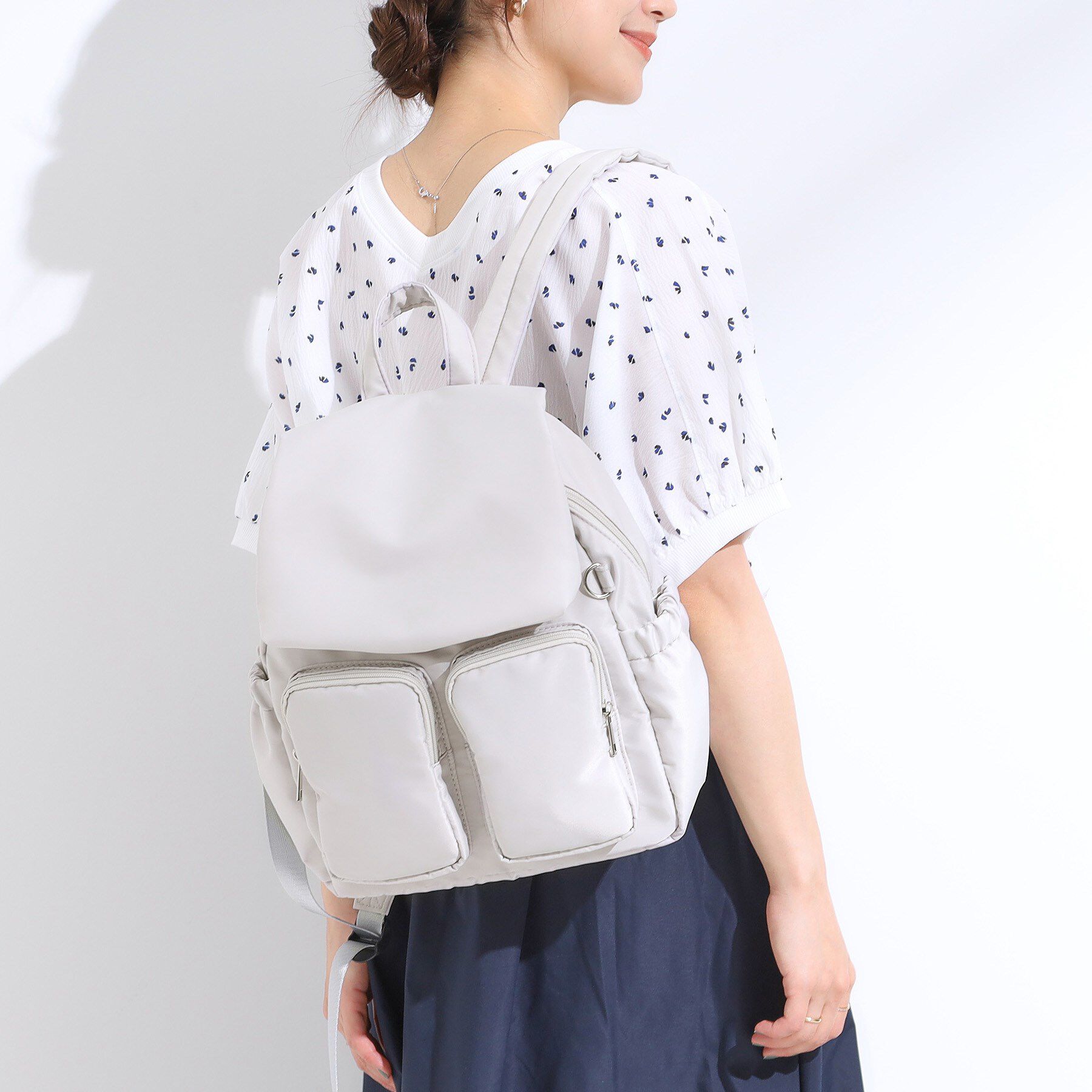 SHOO･LA･RUE「【撥水】Wポケットリュック」|リュック|ライトグレー(011