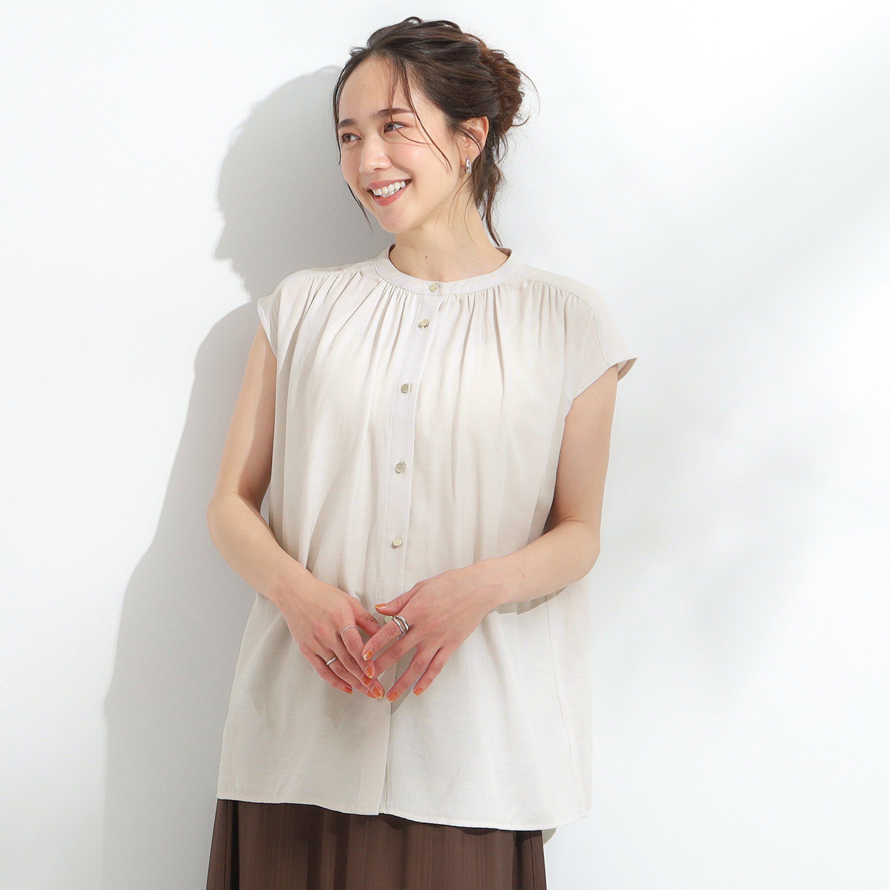 SHOO･LA･RUE「【S-LL/洗濯後しわになりにくい】上品にきれい見え スラブギャザーブラウス」|シャツ・ブラウス|