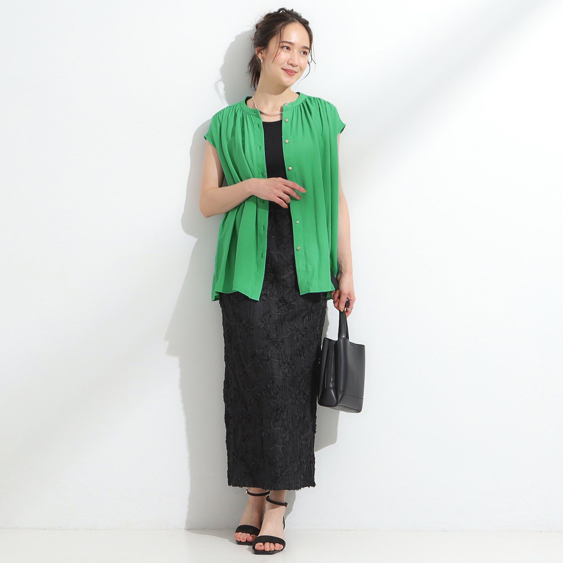 SHOO･LA･RUE「【S-LL/洗濯後しわになりにくい】上品にきれい見え スラブギャザーブラウス」|シャツ・ブラウス|