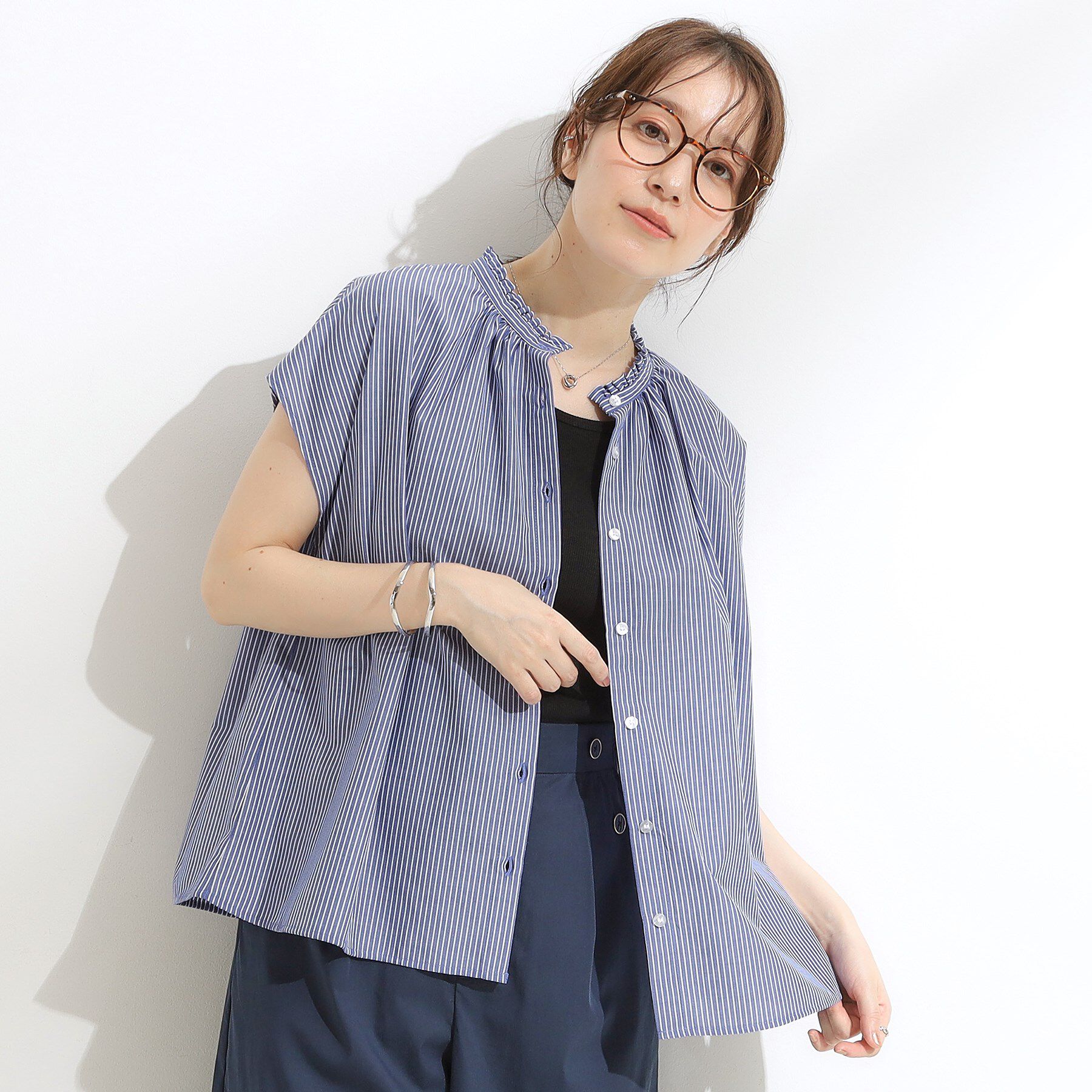 SHOO･LA･RUE「【洗える/S-LL】プチフリル襟が女性らしい フレンチスリーブシャツ」|シャツ・ブラウス|