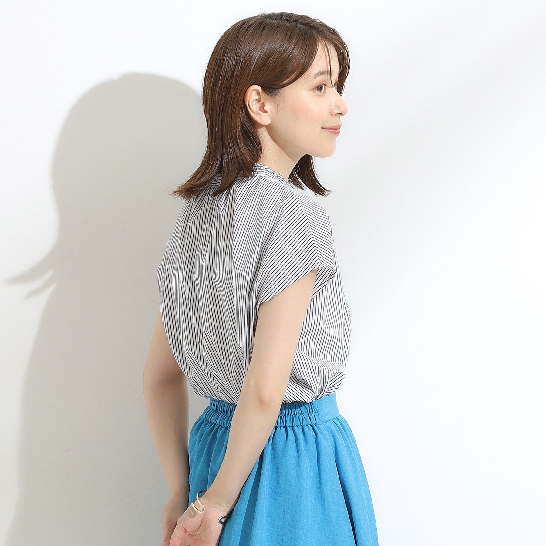 SHOO･LA･RUE「【洗える/S-LL】プチフリル襟が女性らしい フレンチスリーブシャツ」|シャツ・ブラウス|