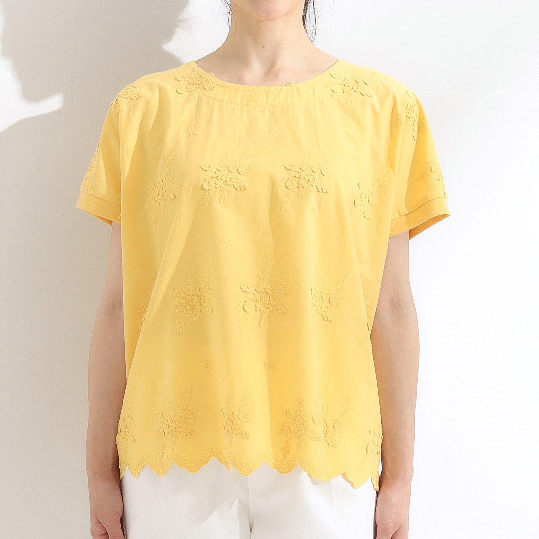 SHOO･LA･RUE「【洗える/S-LL】インせず着られる さらっと大人上品 刺繍トップス」|Tシャツ・カットソー|