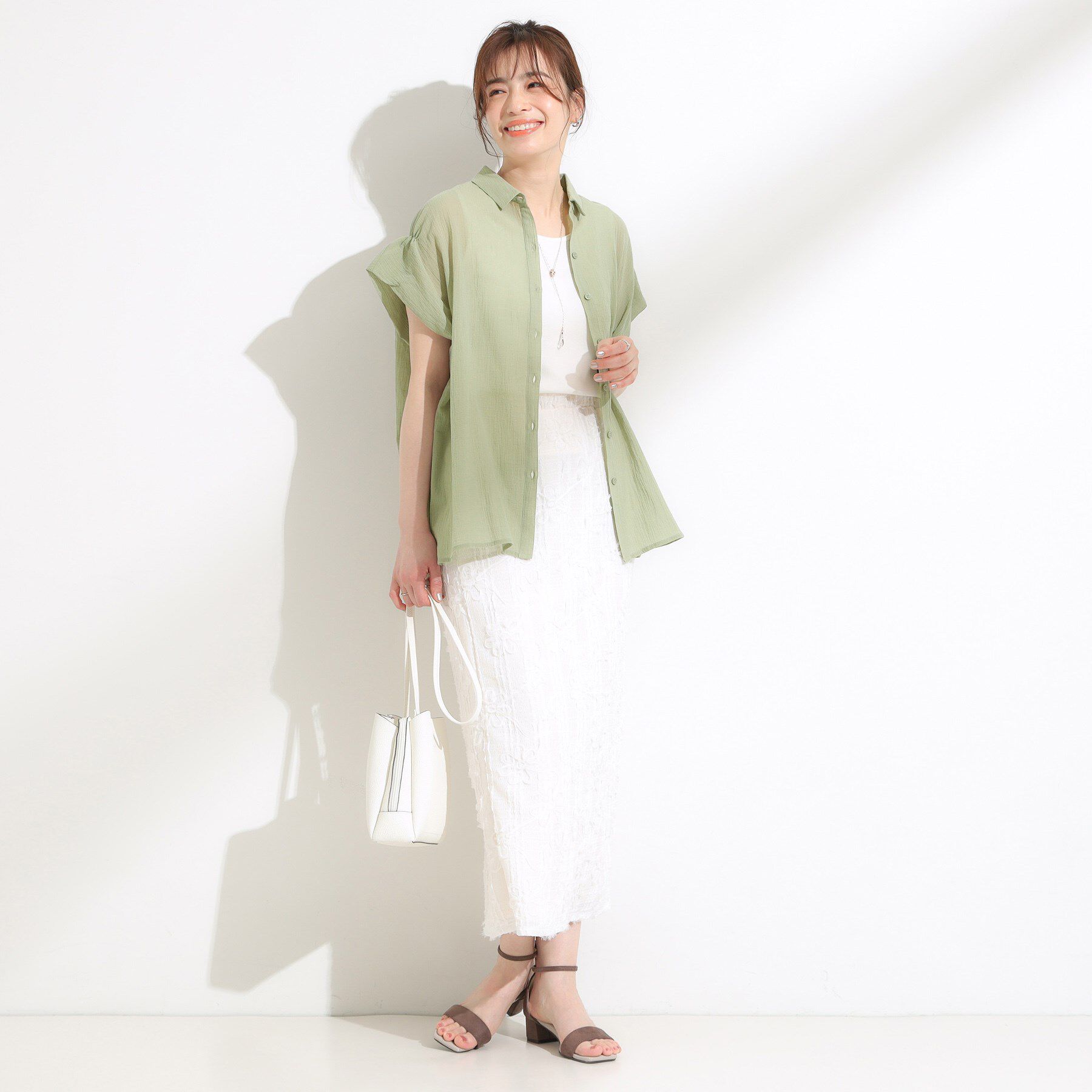 SHOO･LA･RUE「【S-LL】さらシャリコットン 上品なシアー感のフロントボタンシャツ」|シャツ・ブラウス|